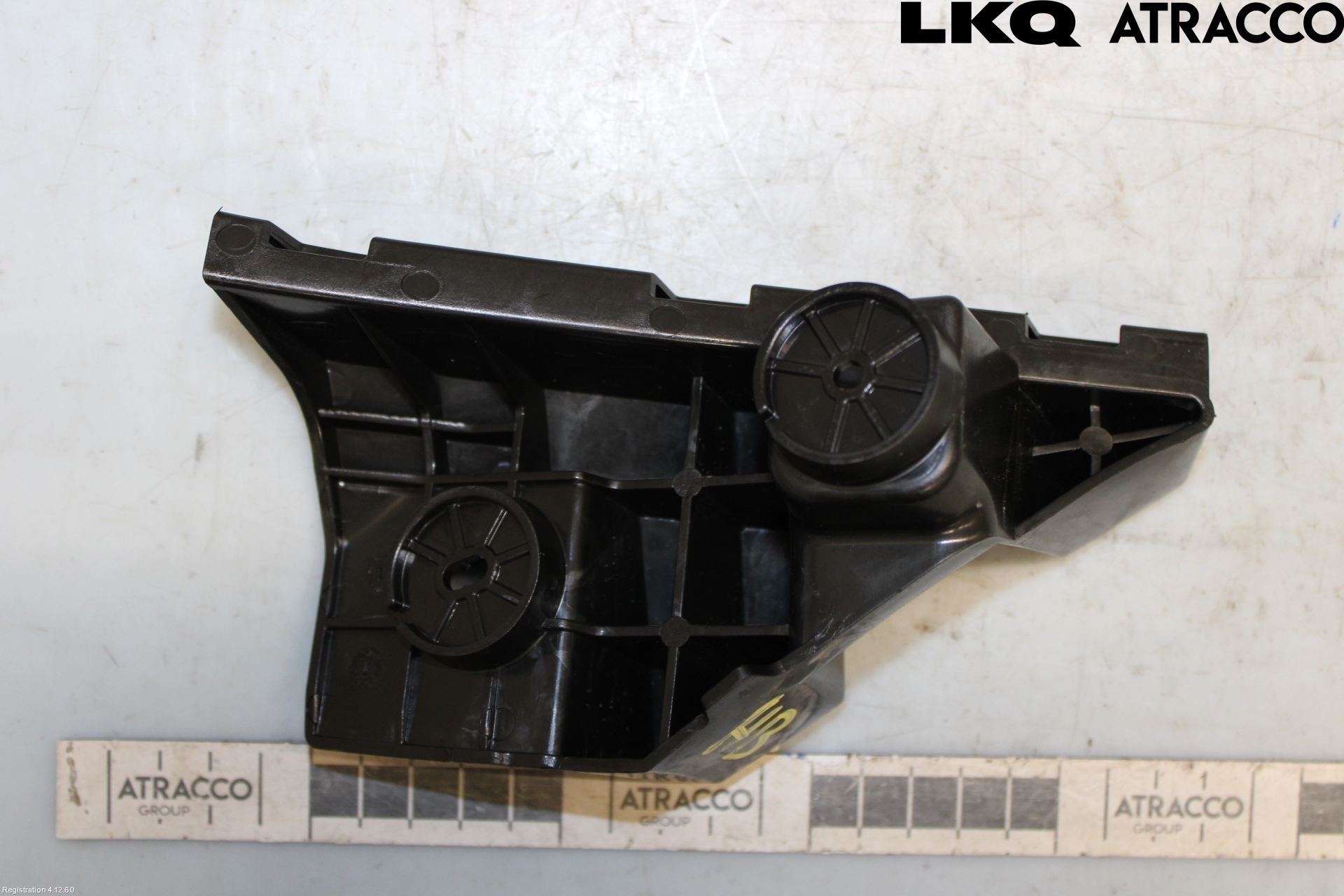 MG 4 23- Stötfångarfäste Bak Hö