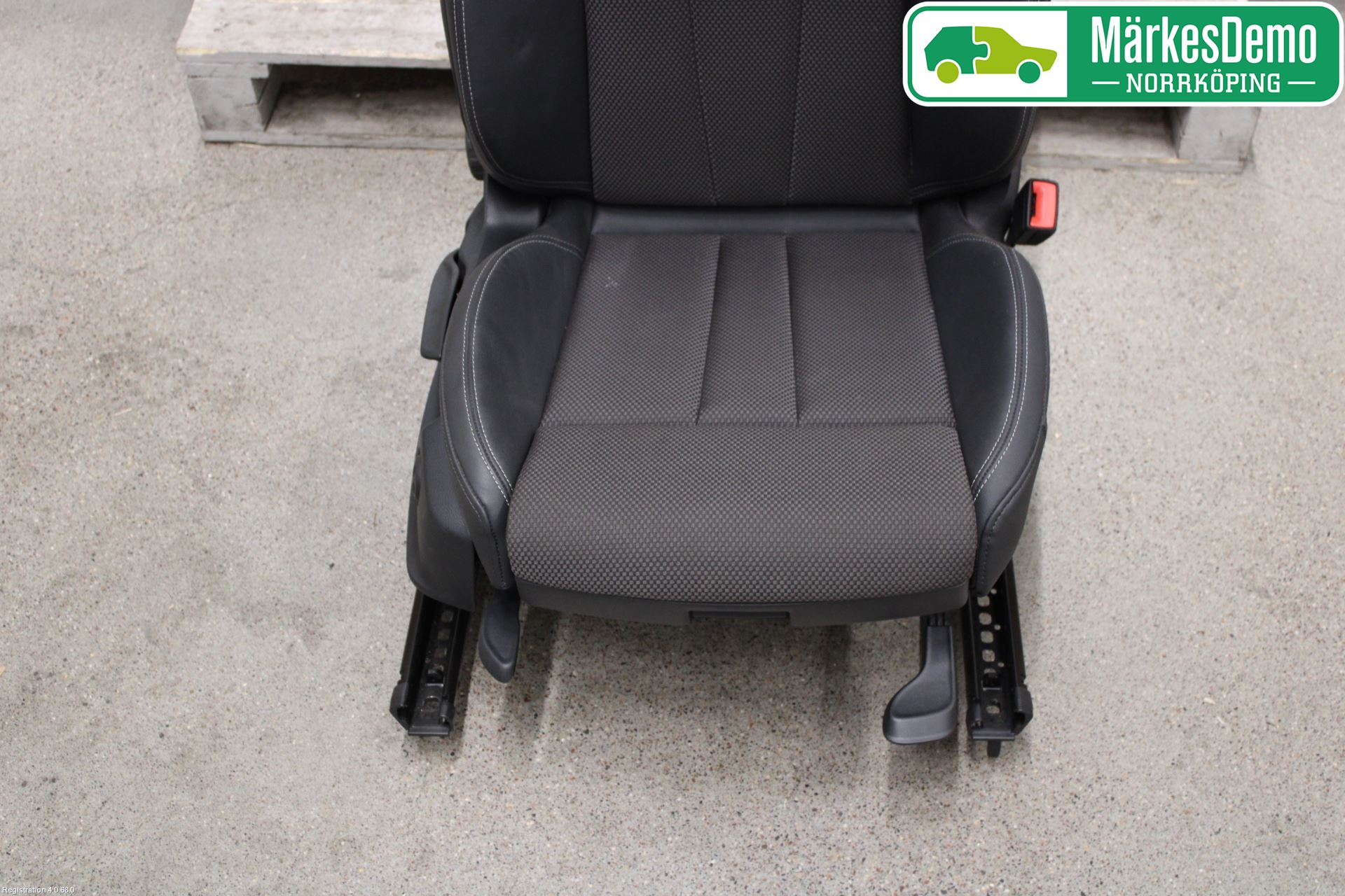 Audi A4/S4 B9 20- Inredning Stol Fram Hö