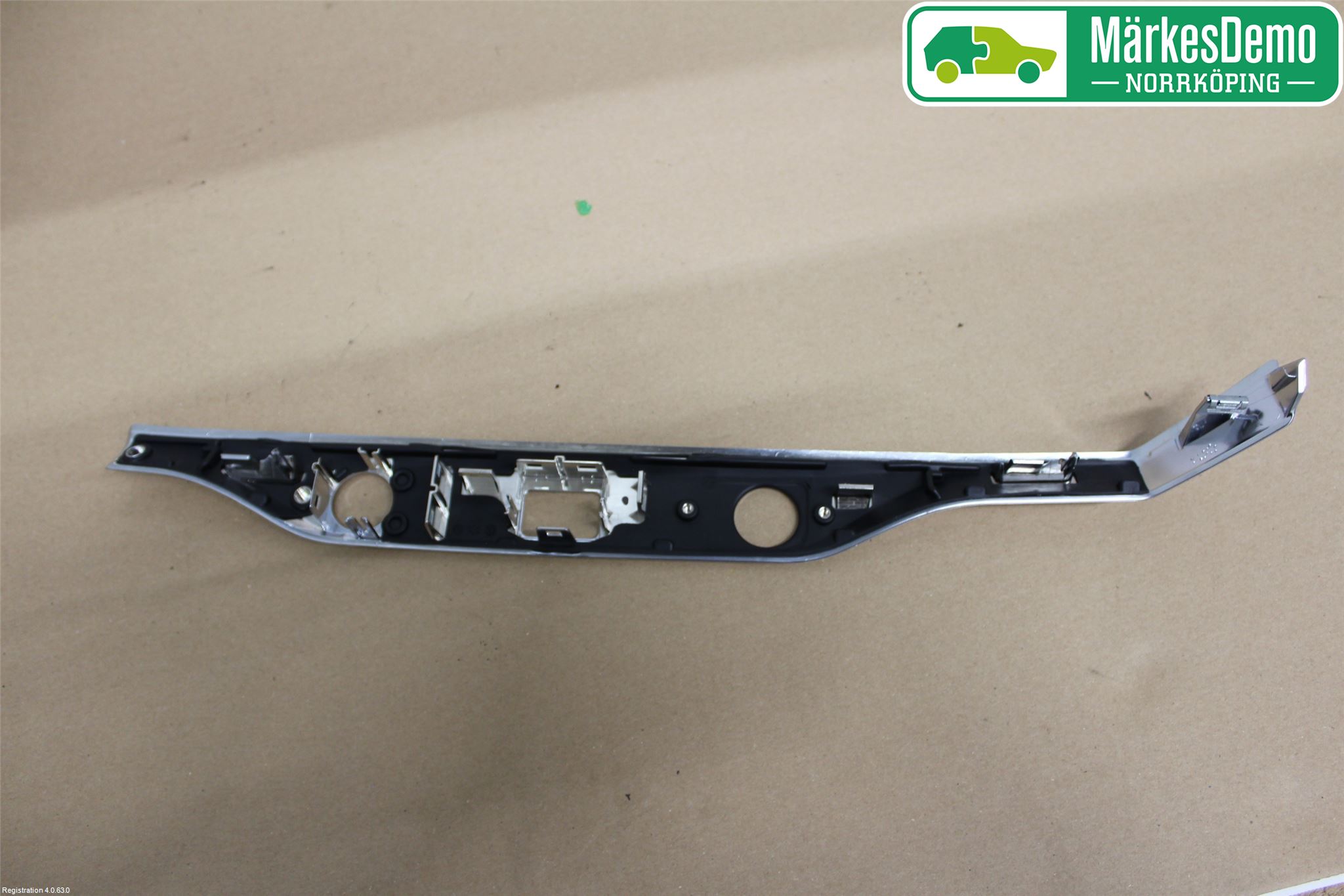 Jaguar I-PACE 18- Instrumentbräda Inlägg-Dekorlist