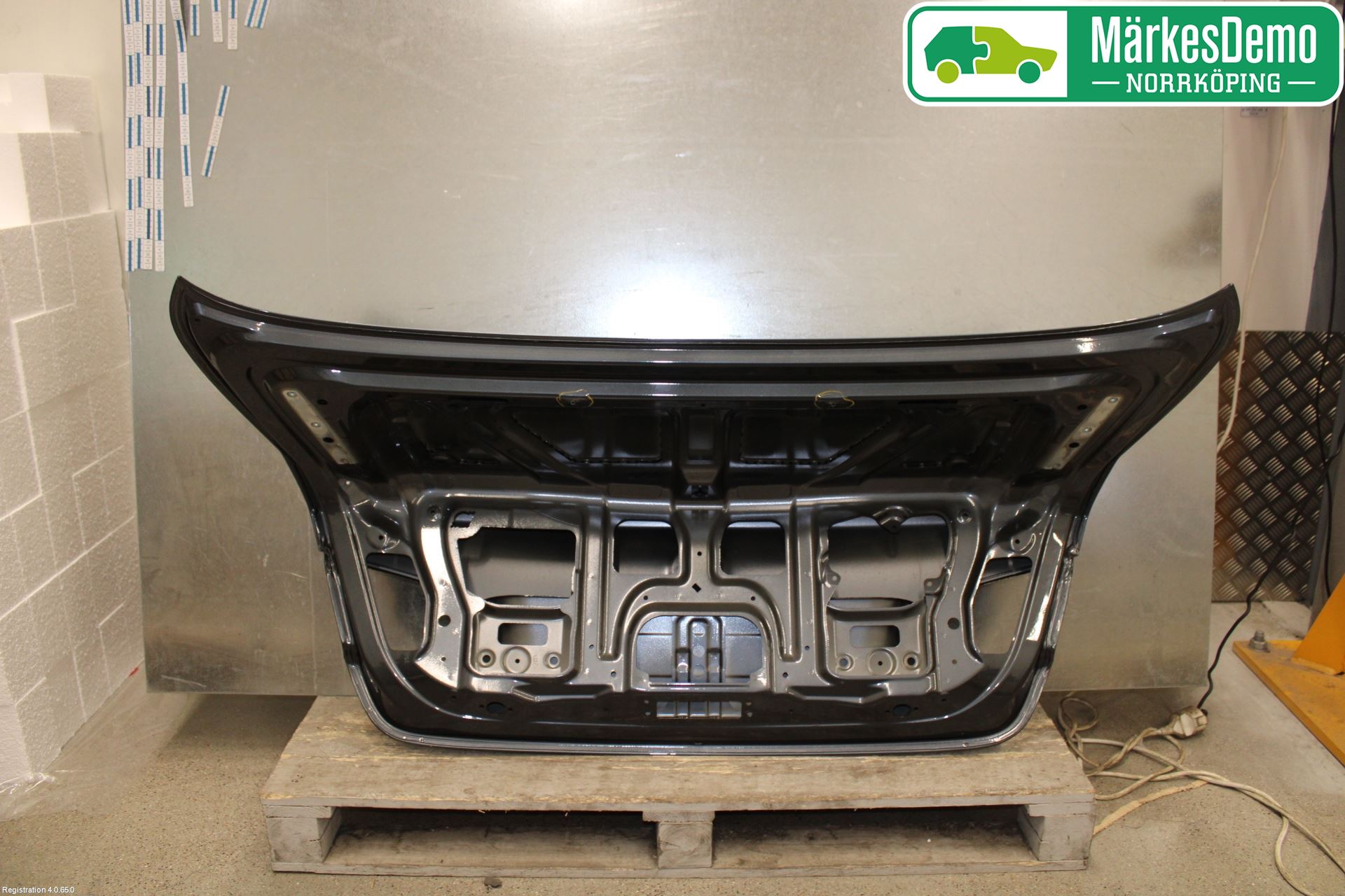 BMW 5 F10/F11/F18 09-17 Baklucka (Ej Med Ruta)