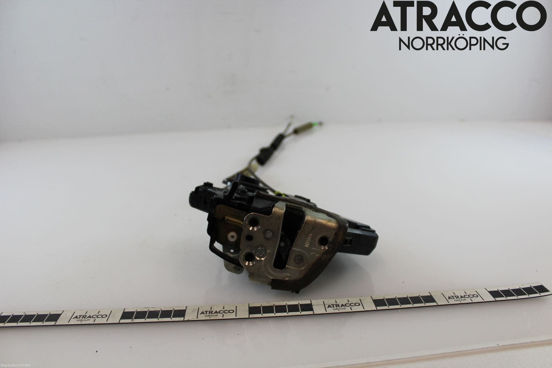 Toyota AVENSIS 03-06 Låskista-Dörrlås