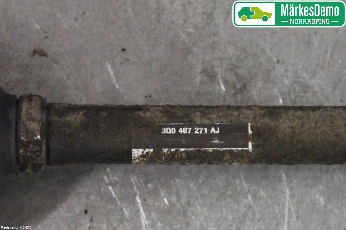 Volkswagen VW PASSAT 15-19 Drivaxel Fram Vänster