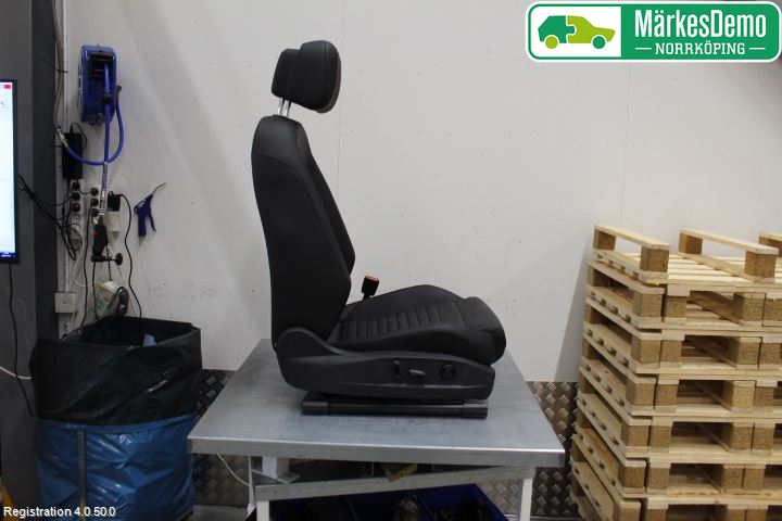 Volkswagen VW PASSAT 15-19 Inredning Stol Fram Hö