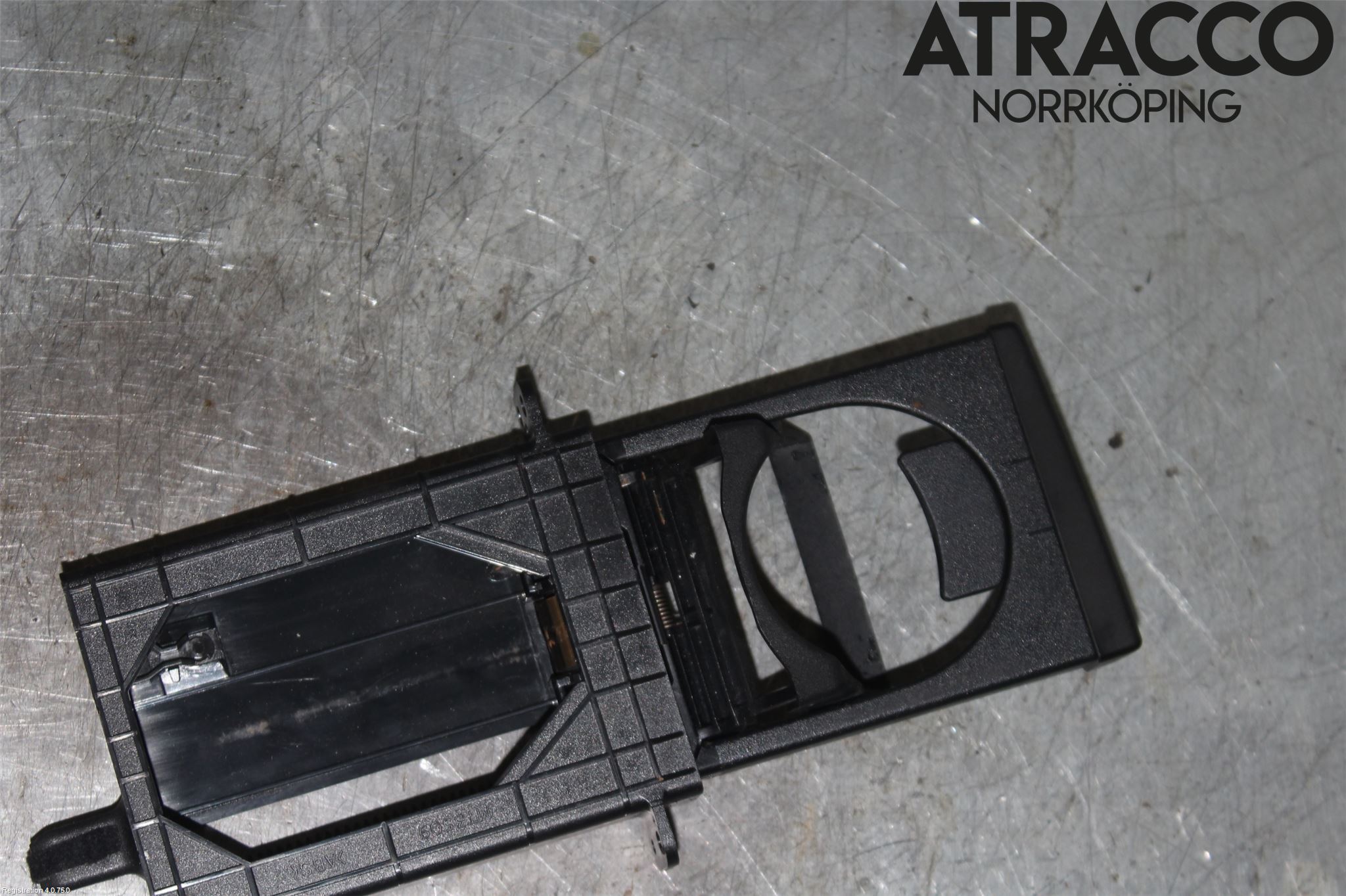 Toyota AVENSIS 03-06 Mugghållare