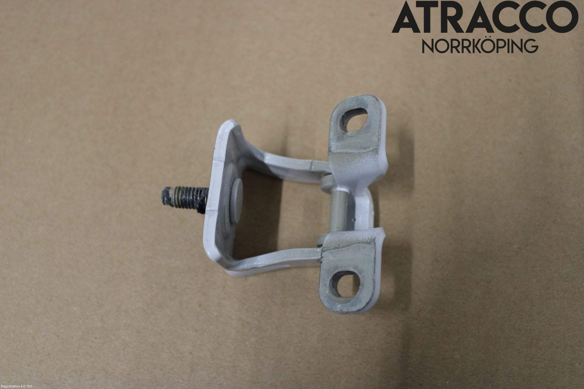 Skoda KAMIQ 20- Bakluckegångjärn Vä