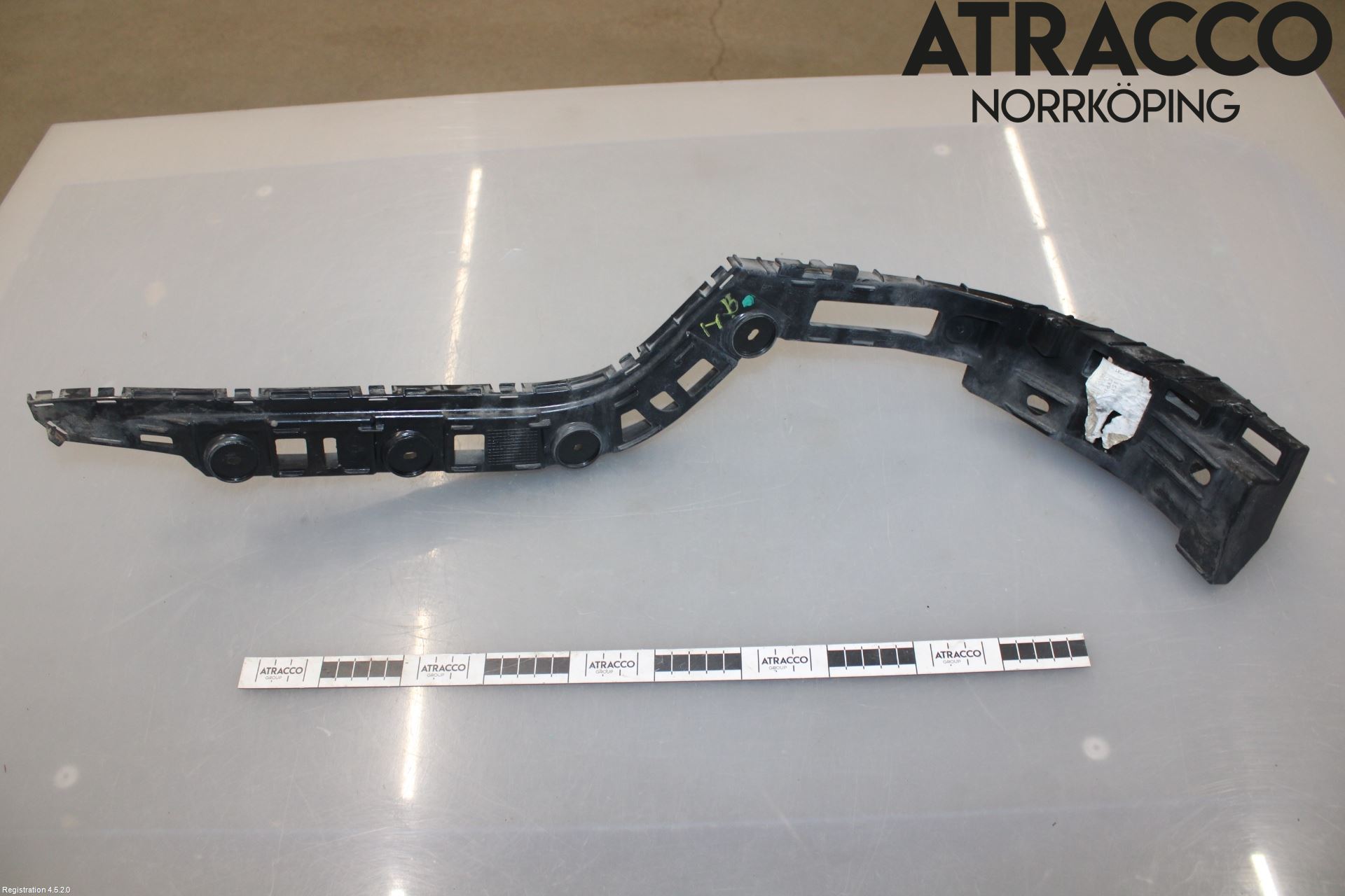 Volkswagen VW PASSAT 11-14 Stötfångarfäste Bak Hö