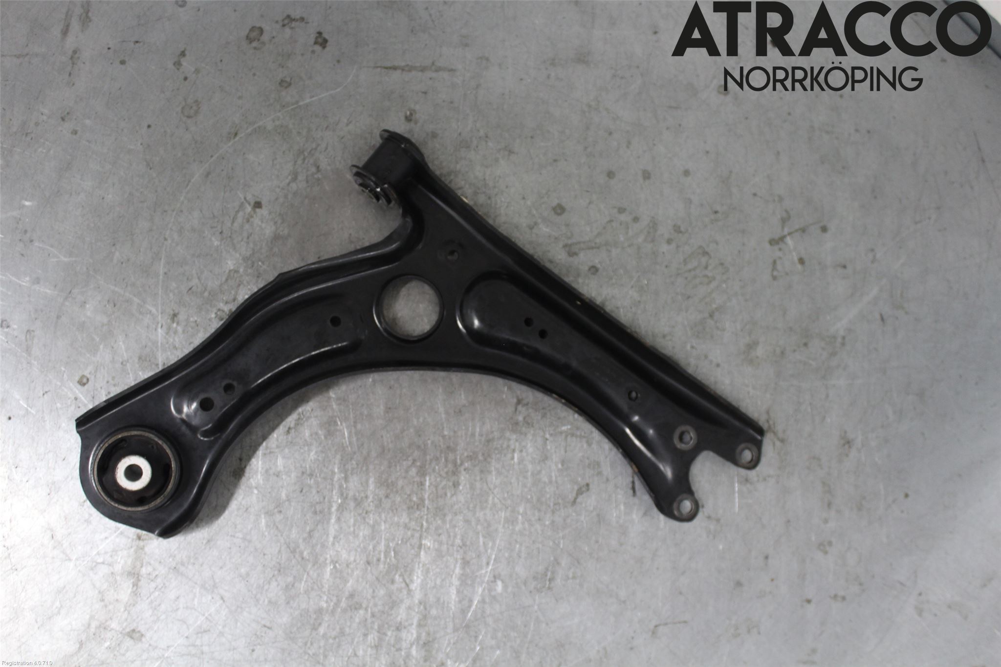 Skoda KAMIQ 20- Bärarm Fram Undre Vä