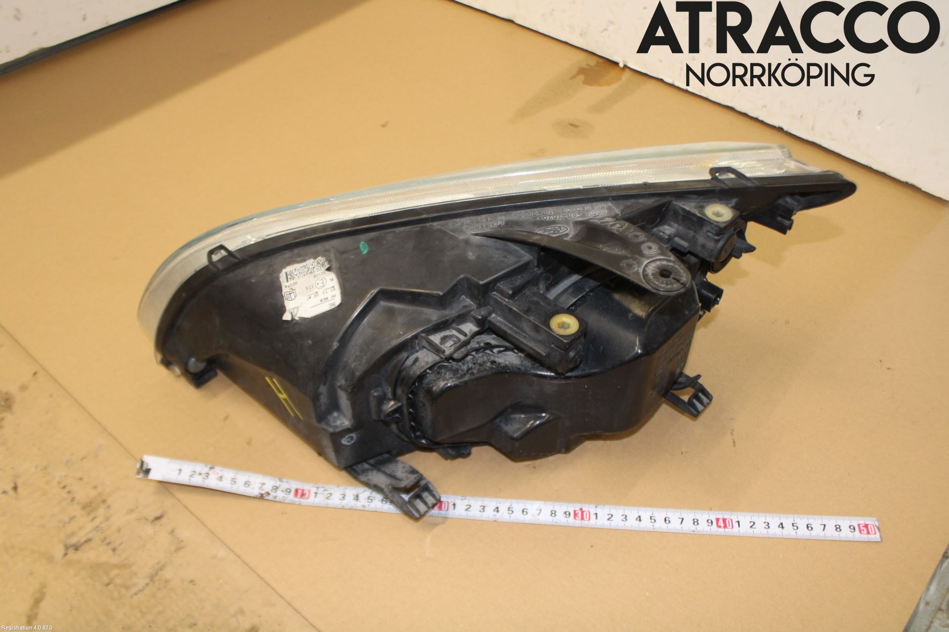 Ford FOCUS     04-07 Strålkastare Höger