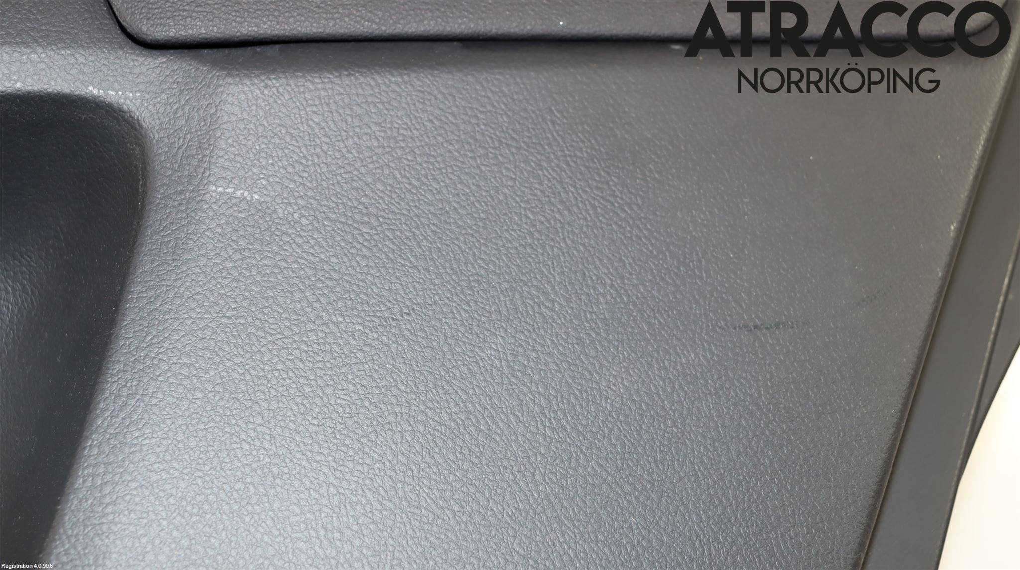 Toyota AVENSIS 16-18 Dörrklädsel Hö