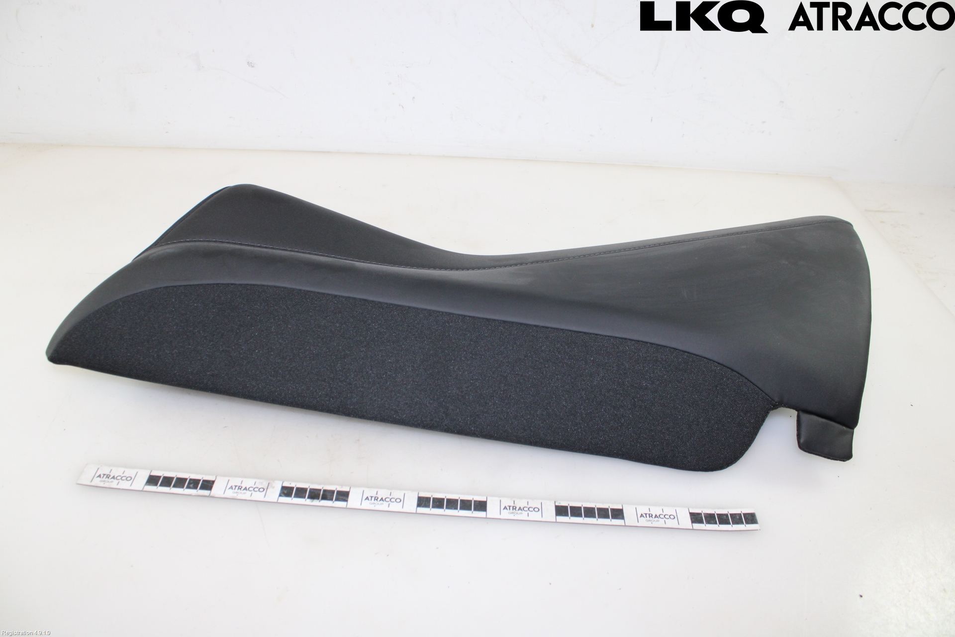 Tesla MODEL 3 17- Inredning Ryggdyna Bak