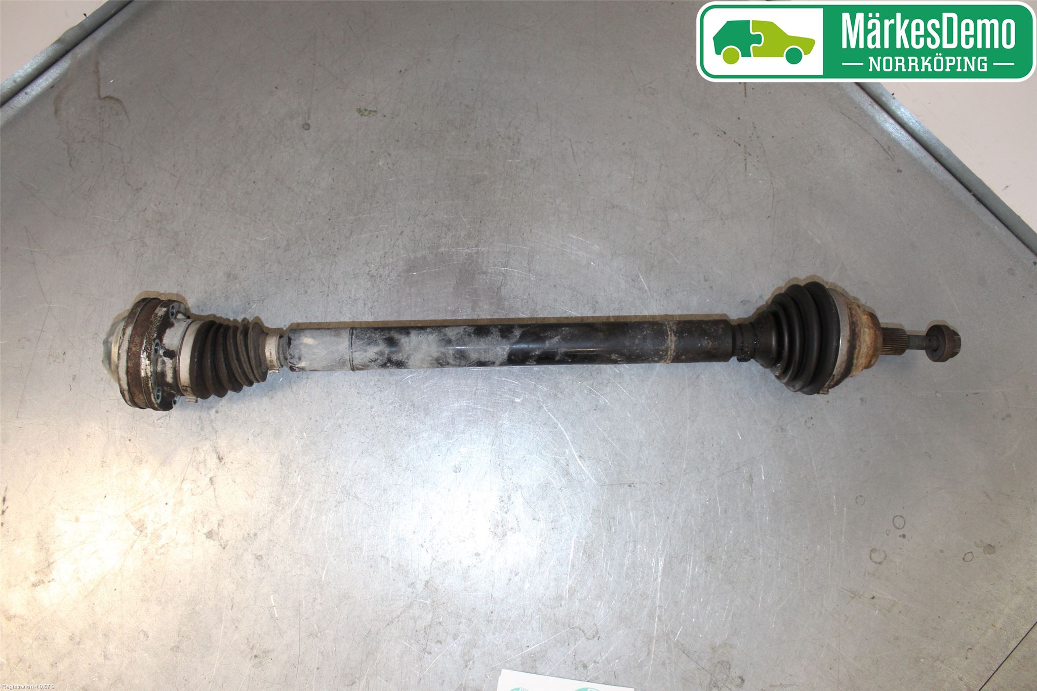 Volkswagen VW PASSAT 05-11 Drivaxel Fram Höger