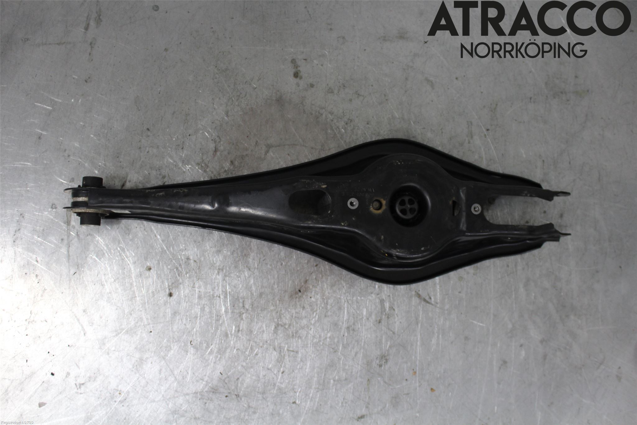 Skoda SUPERB 16-24 Bärarm Bak Höger