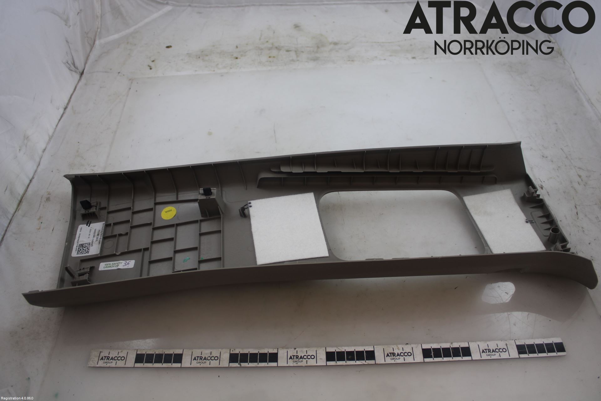Volkswagen VW TRANSP/CARAVELLE (T7) 22-24 Inr Plastd A-B-C Stolpe