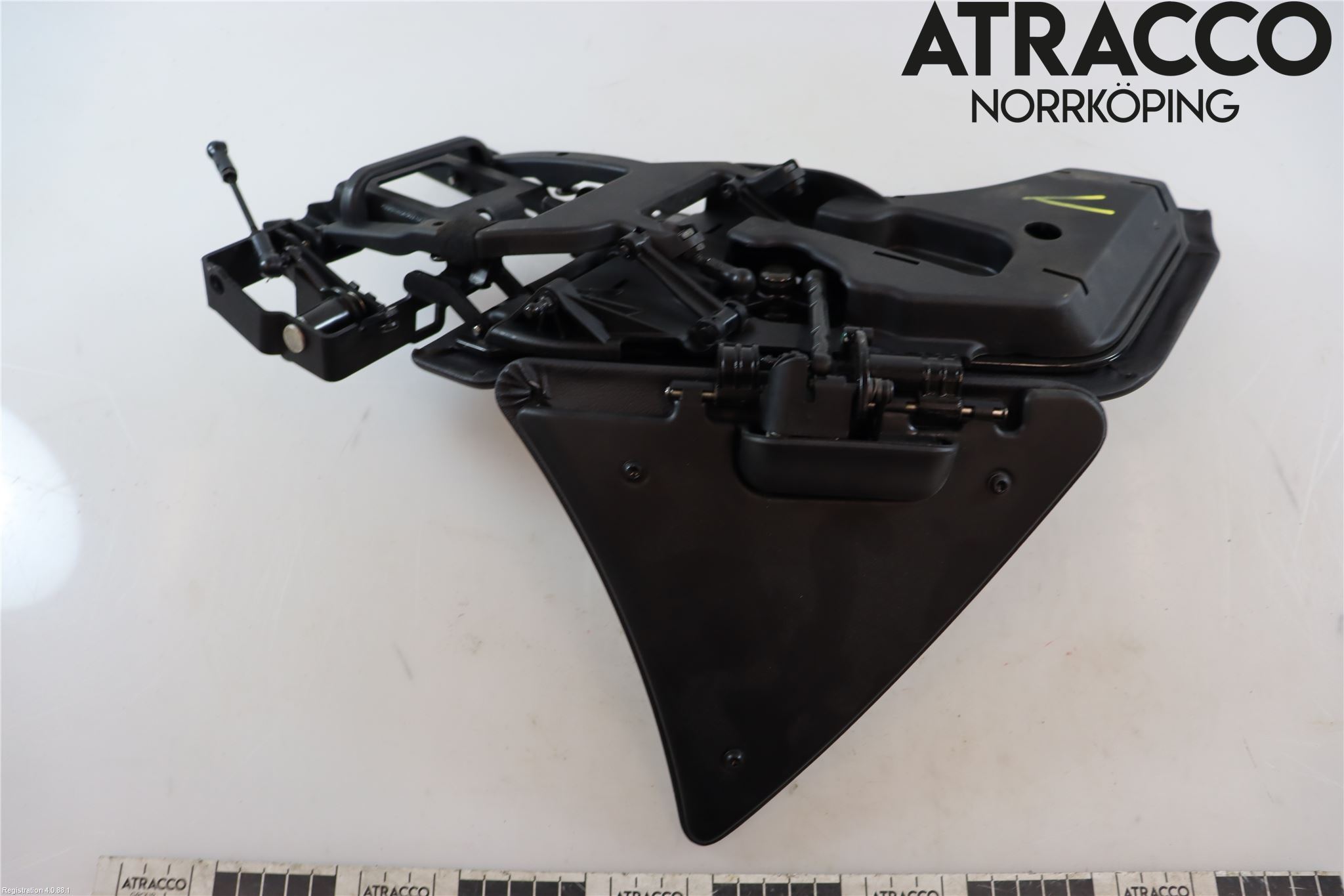 Jaguar F-TYPE Bakluckegångjärn Vä