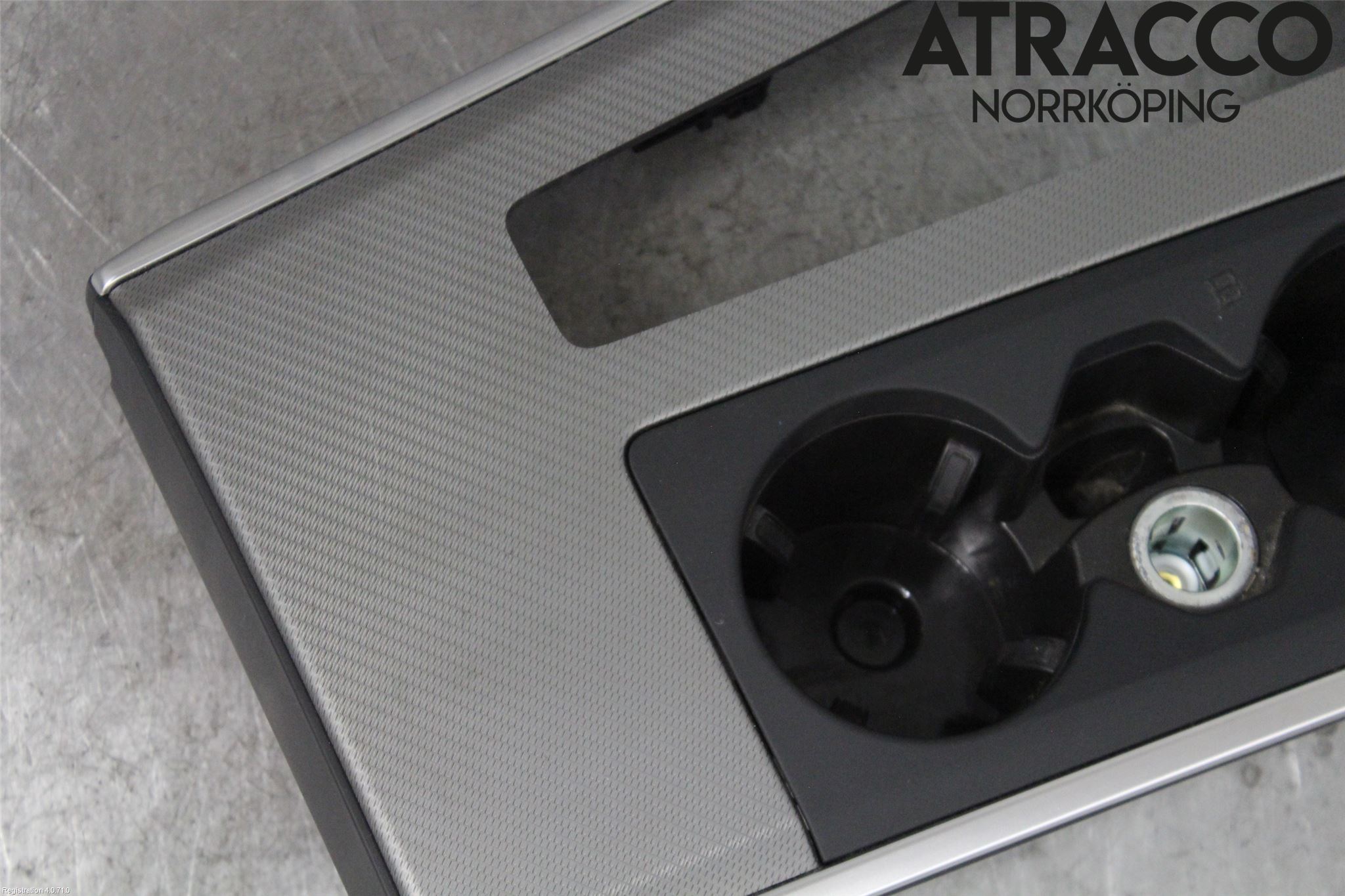 Audi A6 F2/C8 19- Instrumentkonsoll Mitt