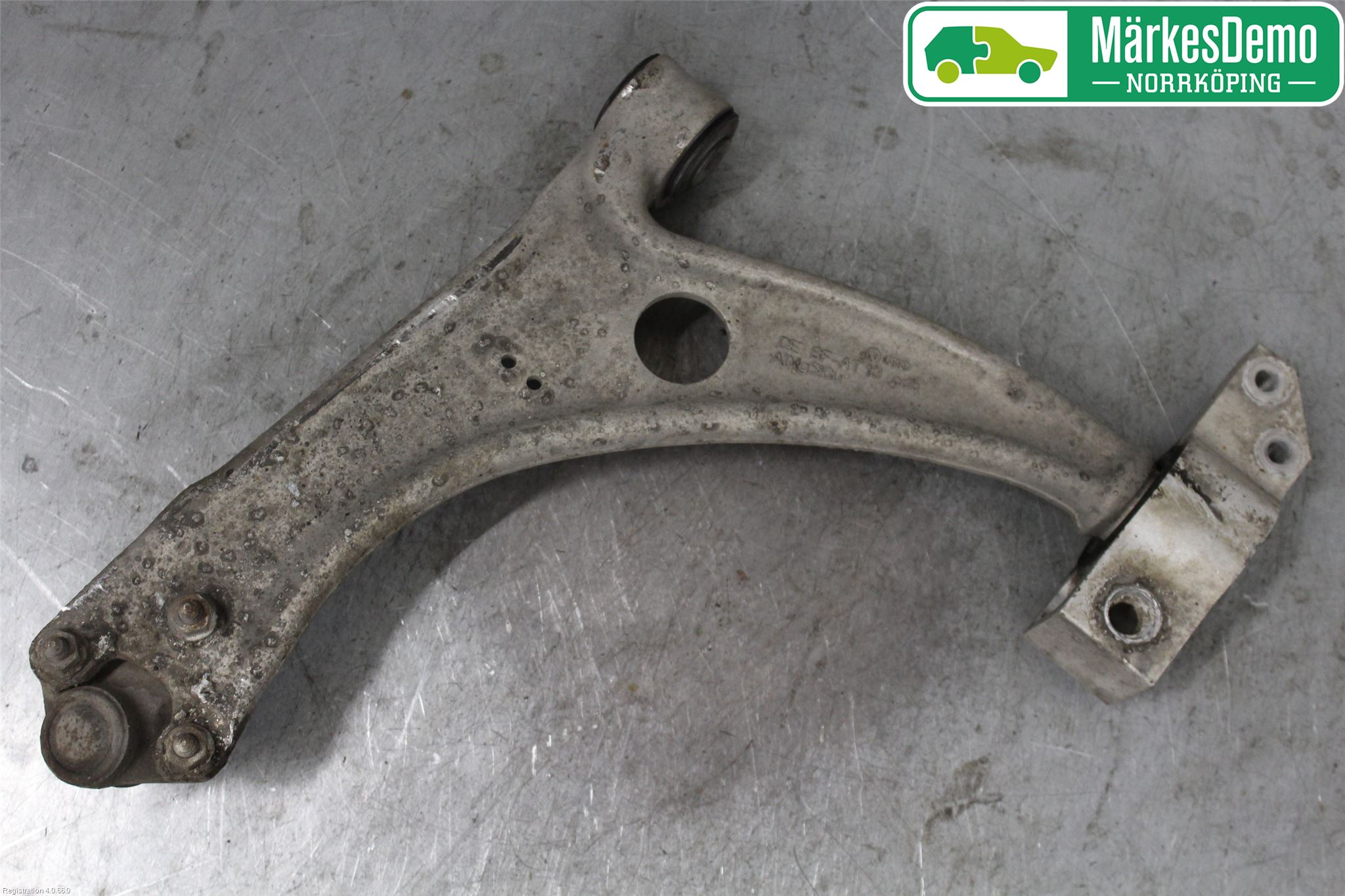 Volkswagen VW PASSAT 05-11 Bärarm Fram Undre Hö