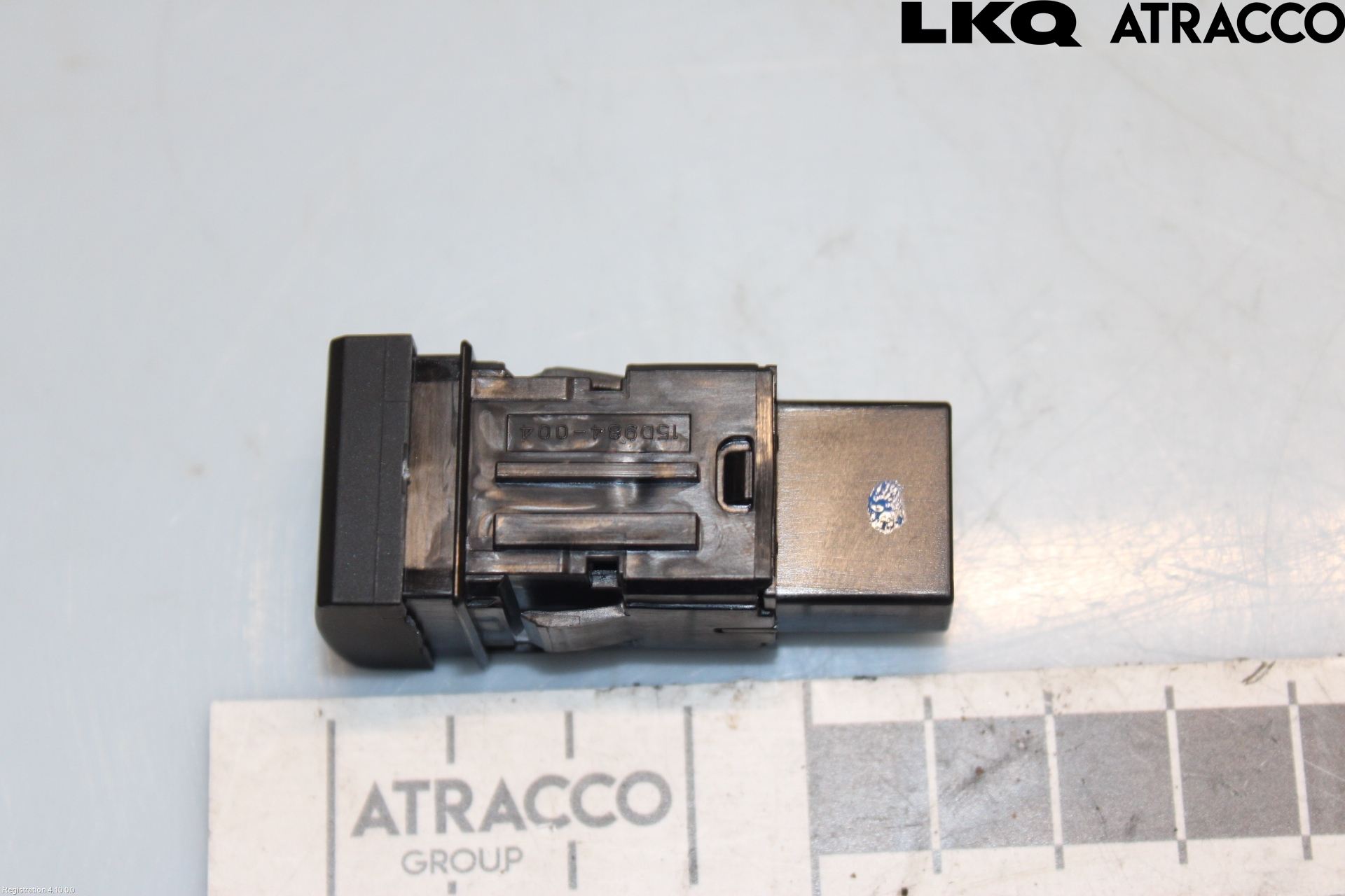 Toyota C-HR 24- Strömställare Tanklucka