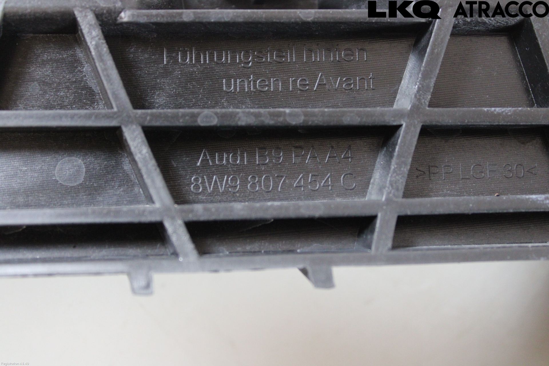 Audi A4/S4 B9 20- Stötfångarfäste Bak Hö