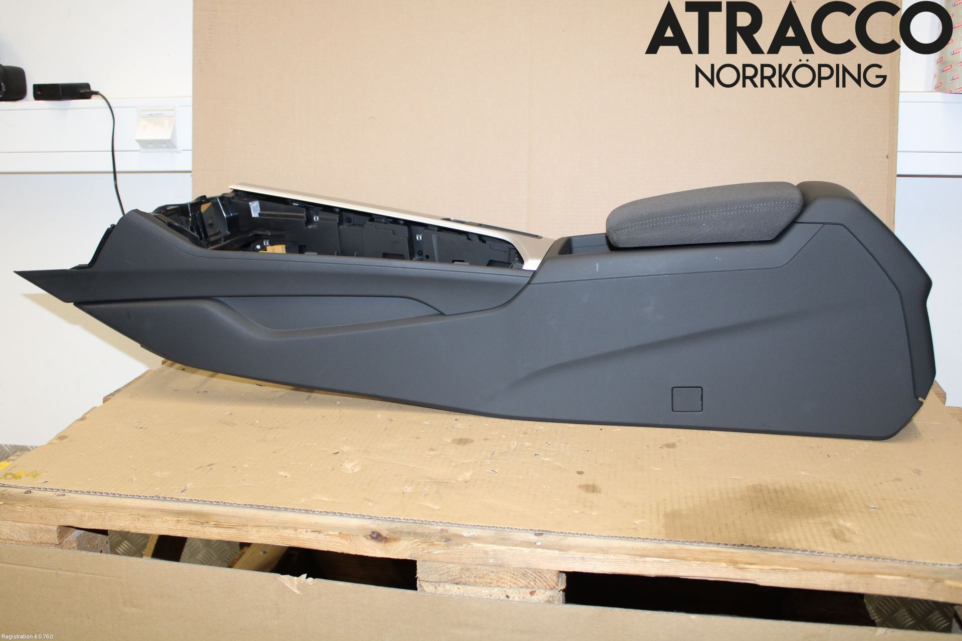 Audi A5 17- Instrumentkonsoll Mitt