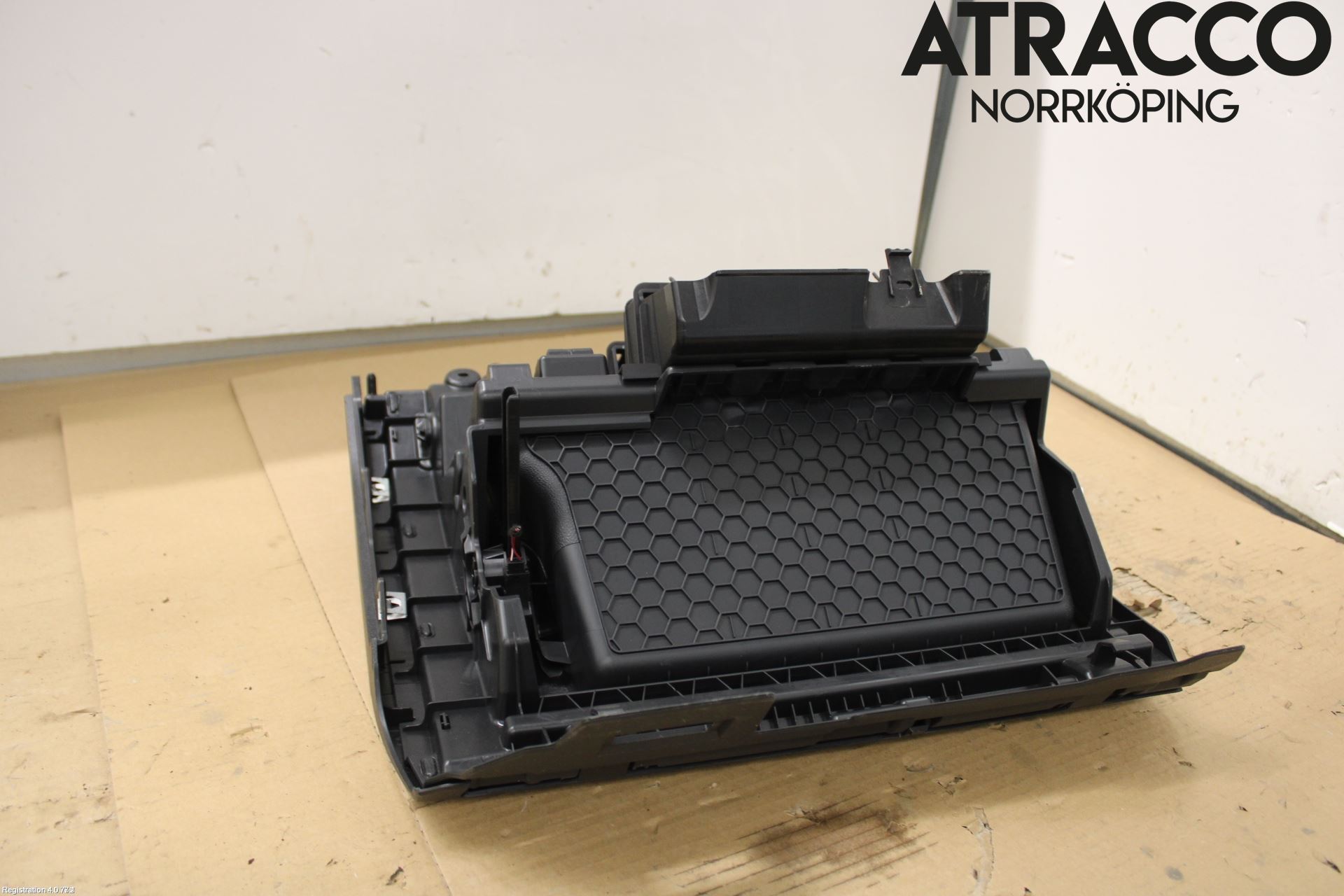 Volkswagen VW TIGUAN 16-24 Handskfack