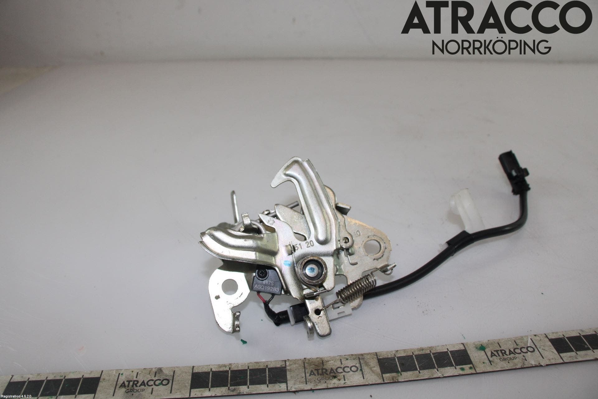 Toyota AYGO 15-21 Huvlås