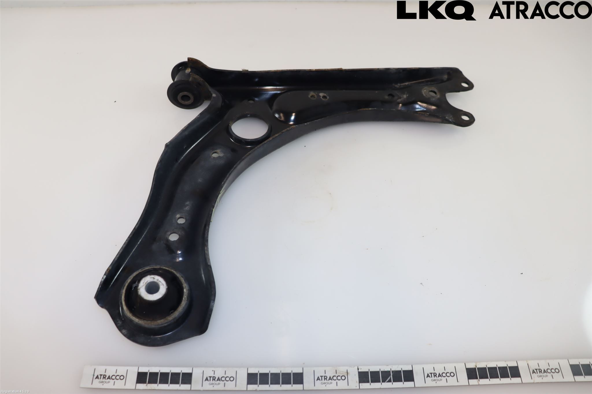 Skoda SCALA 19- Bärarm Fram Undre Vä