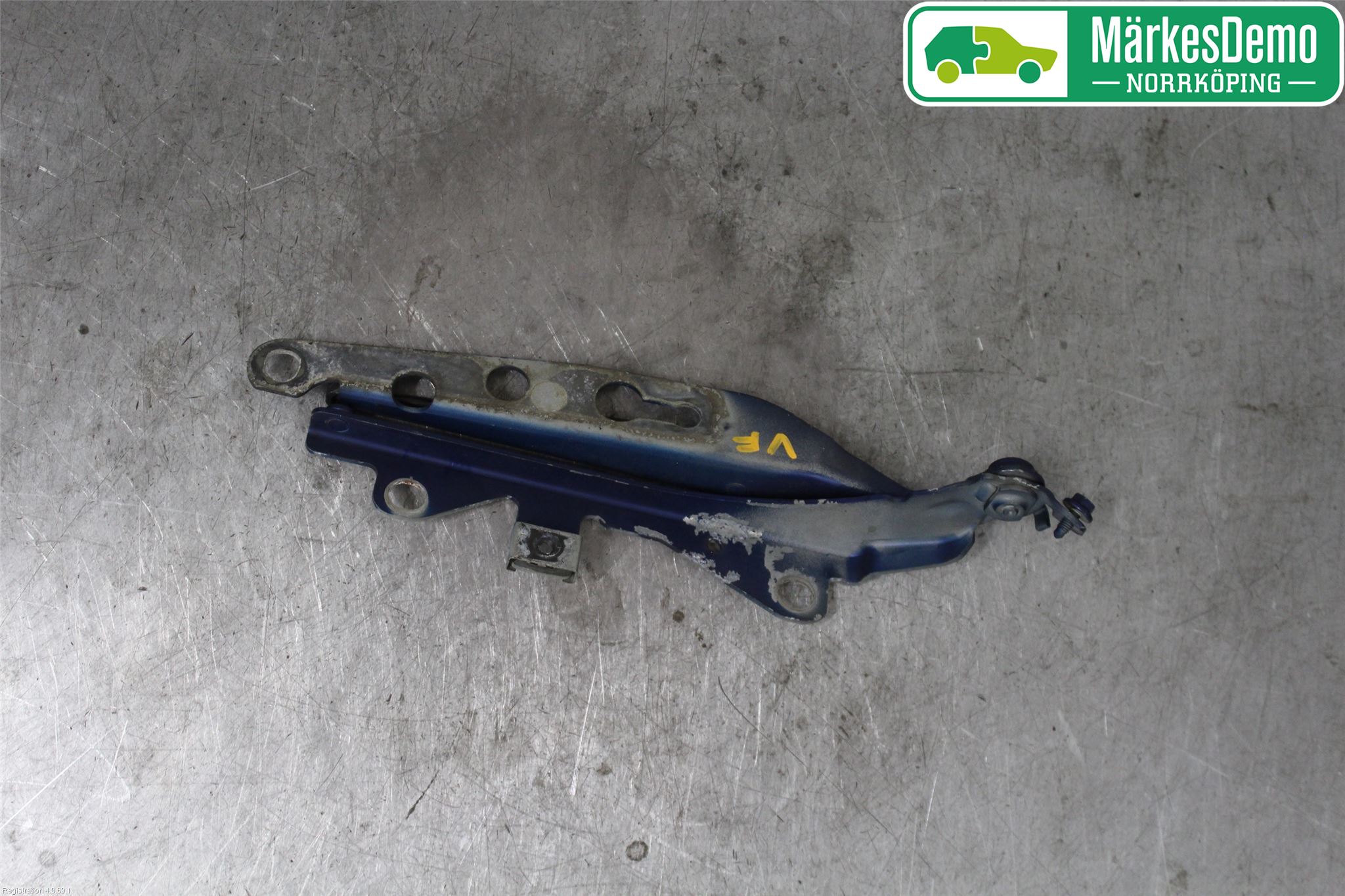 Volvo XC70 01-04 Huvgångjärn