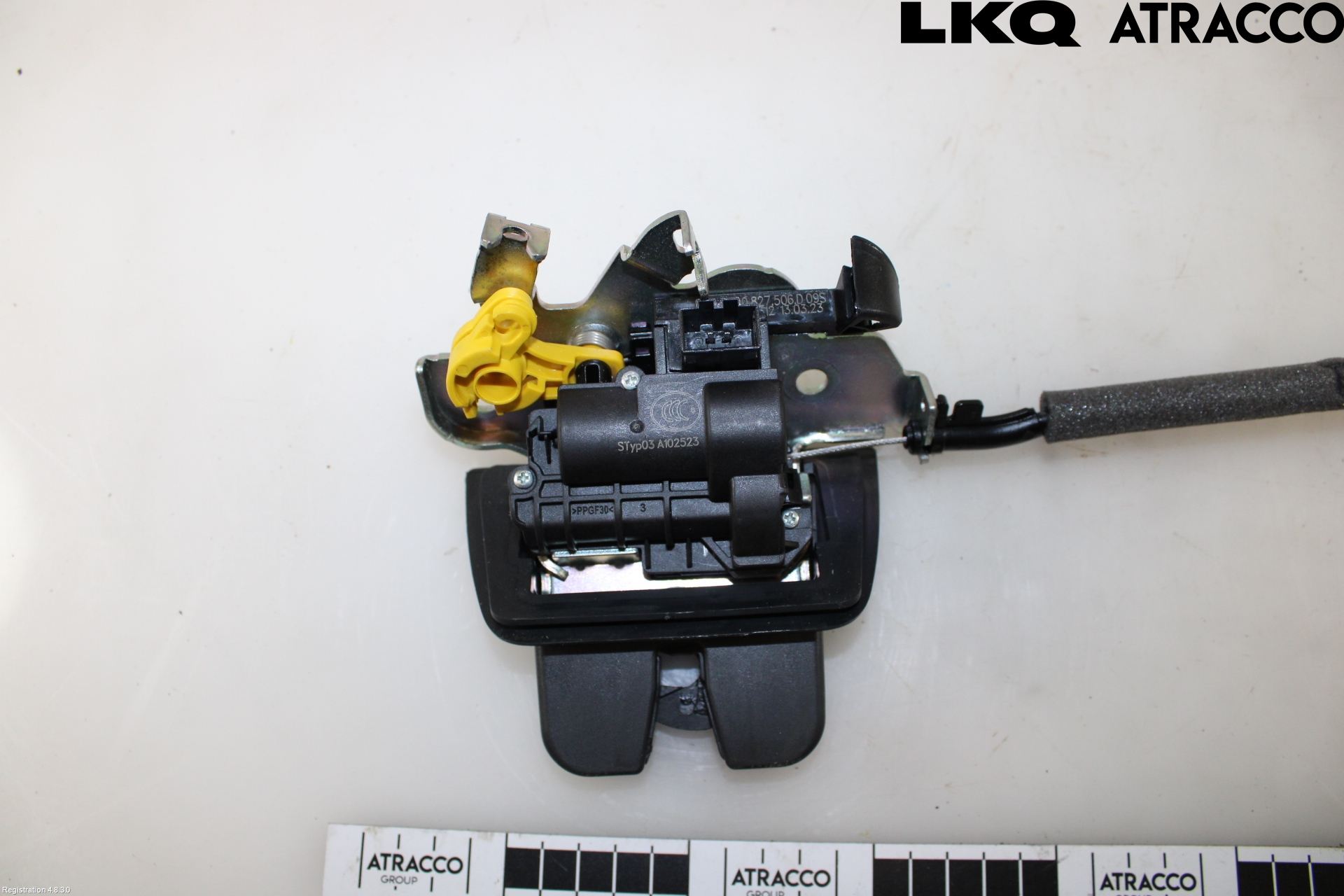 Audi A4/S4 B9 20- Låskista Baklucka