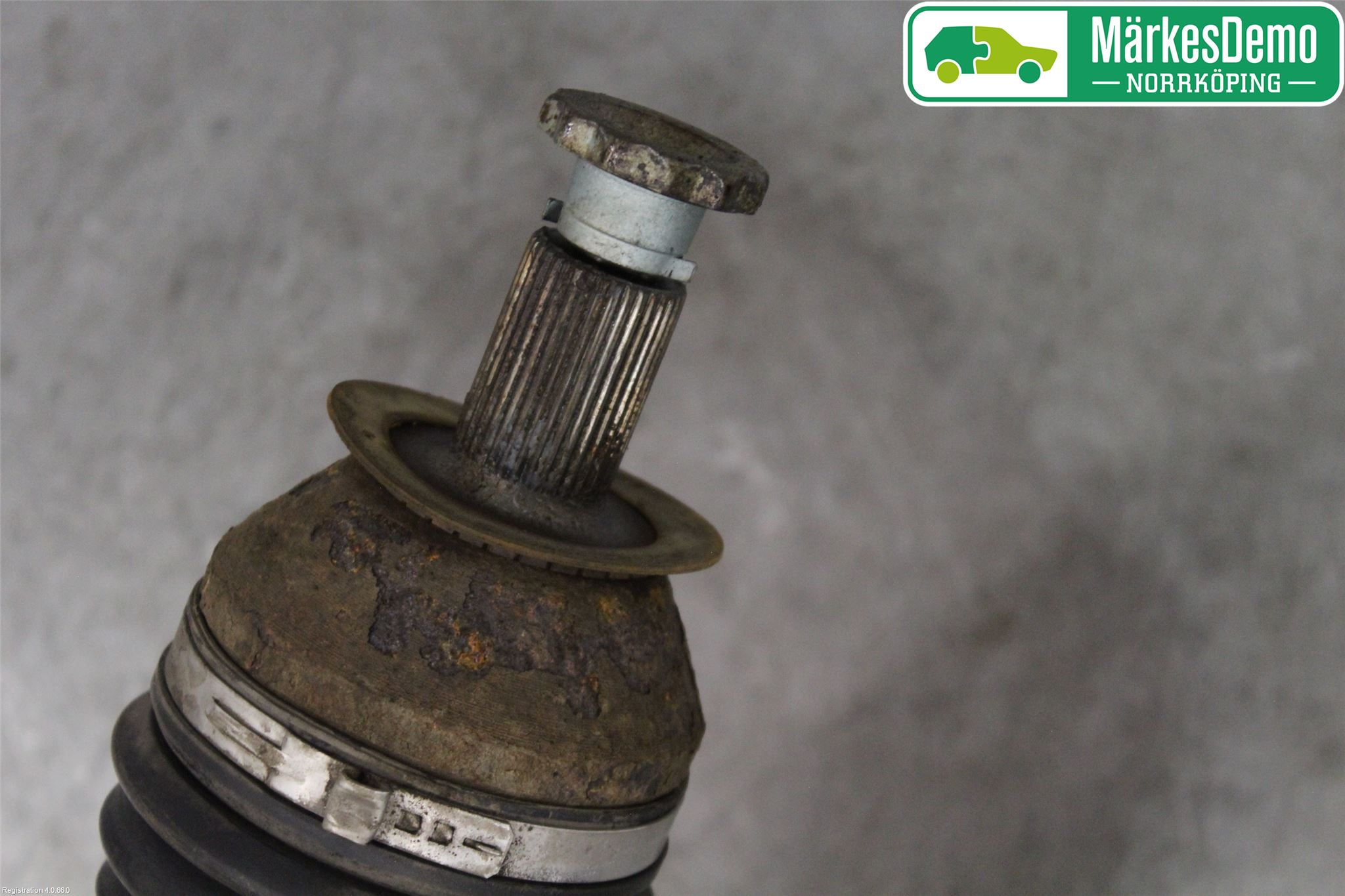 Volkswagen VW POLO 10-17 Drivaxel Fram Höger