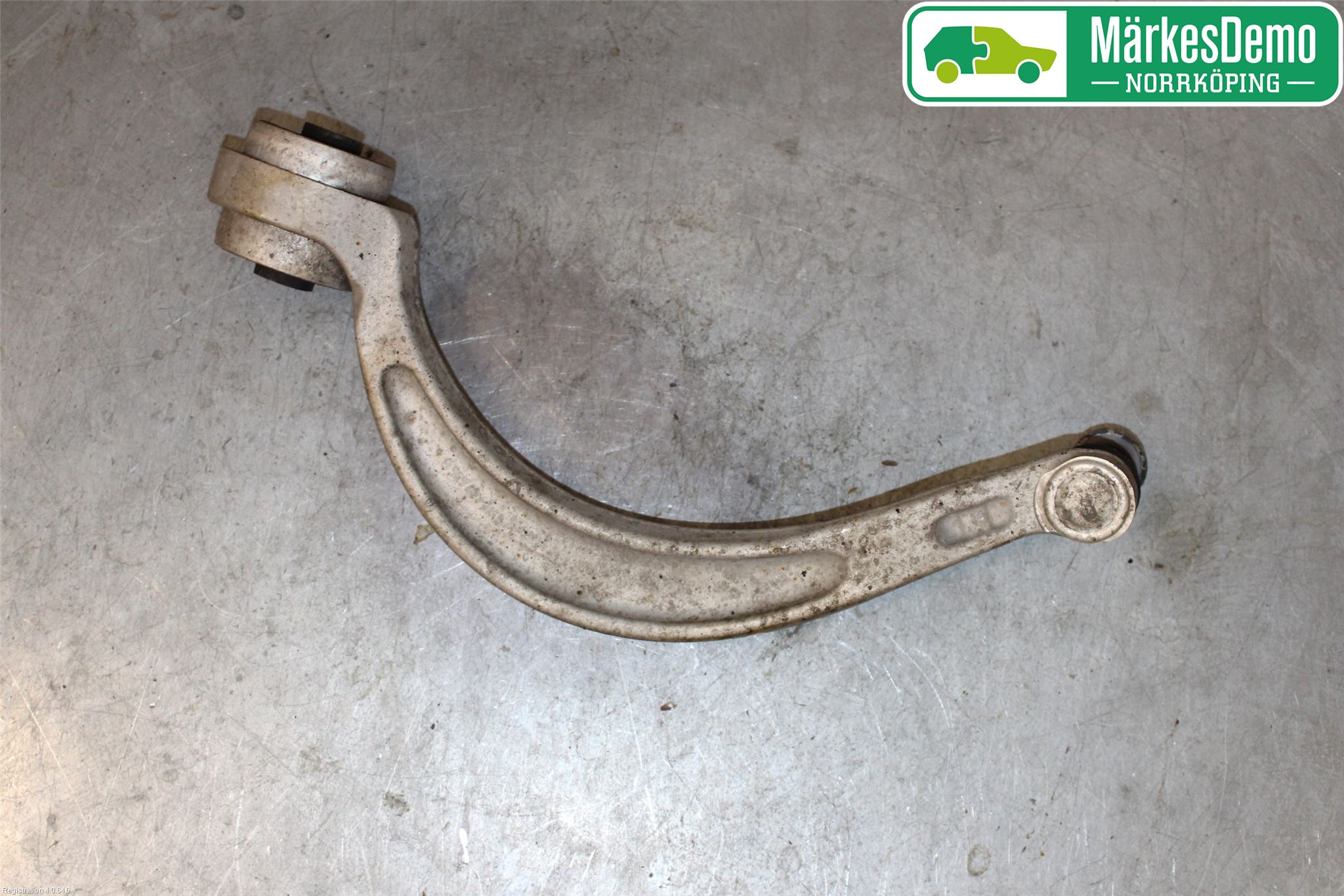 Audi A4/S4 B9 16-19 Bärarm Fram Undre Vä