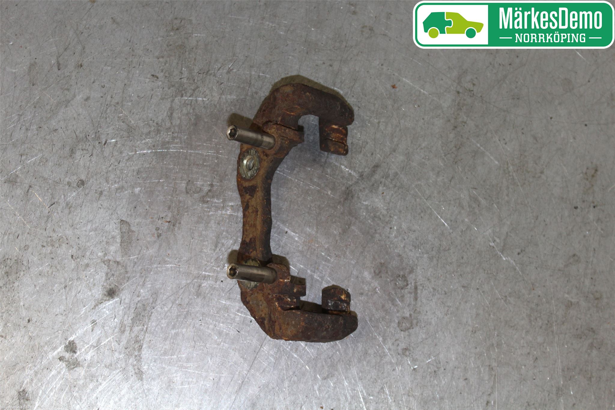 Ford FOCUS     04-07 Bromsokshållare