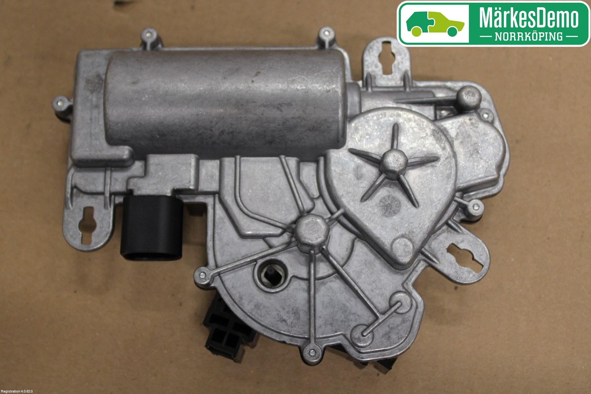 Volkswagen VW PASSAT 15-19 Bakluckeöppnare Automatisk