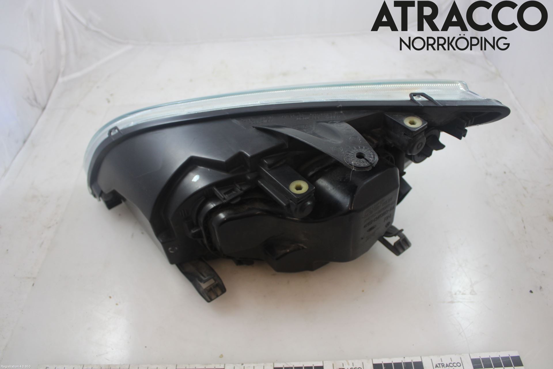 Ford FOCUS     04-07 Strålkastare Höger