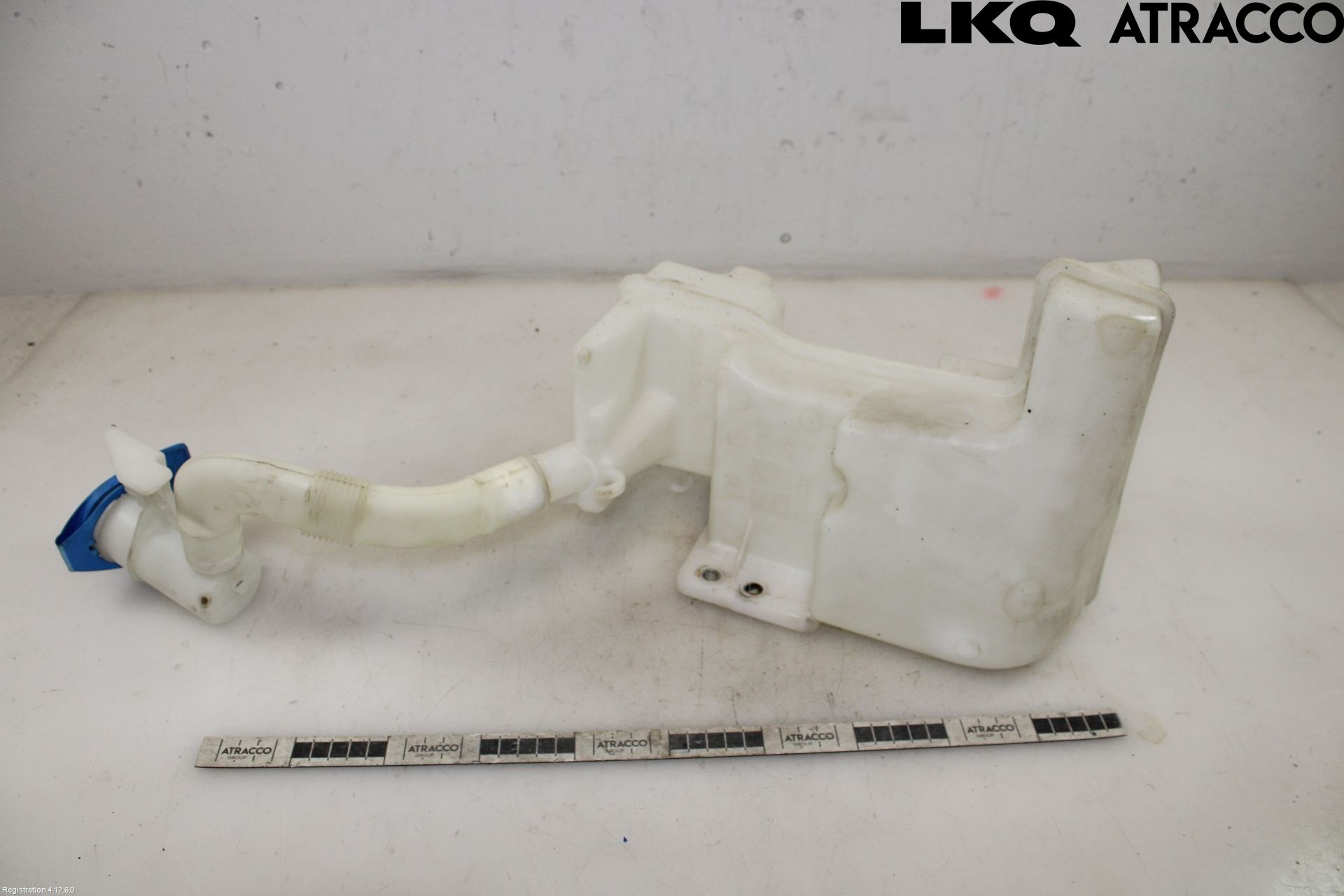 Volkswagen VW JETTA VI 11- Spolartank Vindruta-Strål