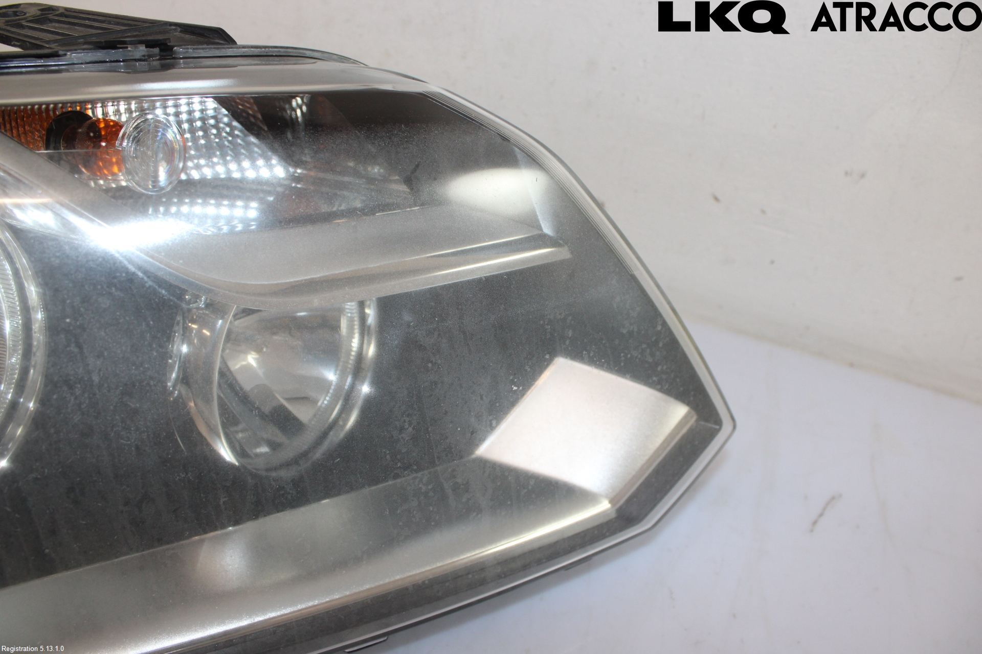 Volkswagen VW AMAROK 2H 10-22 Strålkastare Höger