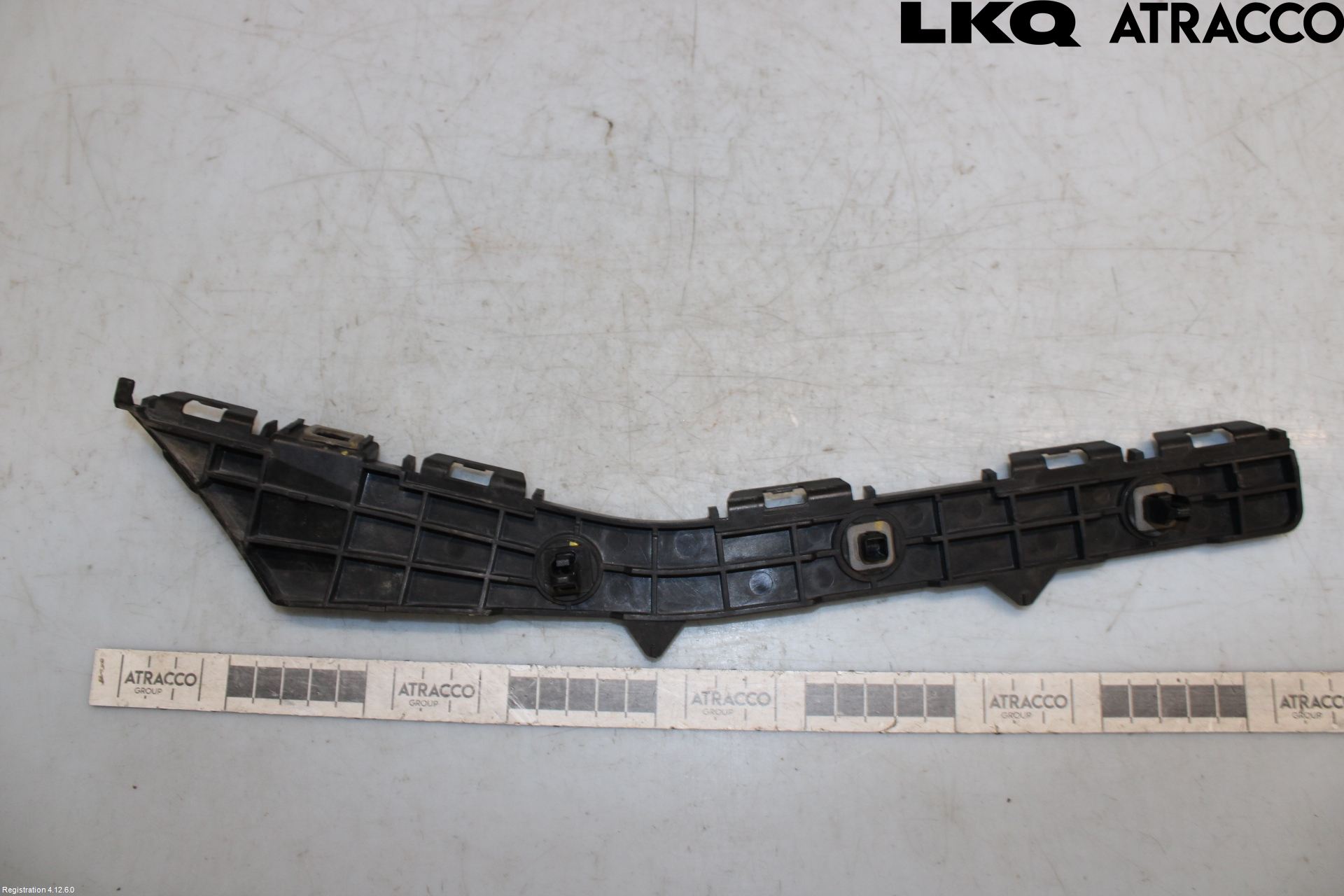Toyota AVENSIS 09-15 Stötfångarfäste Bak Hö