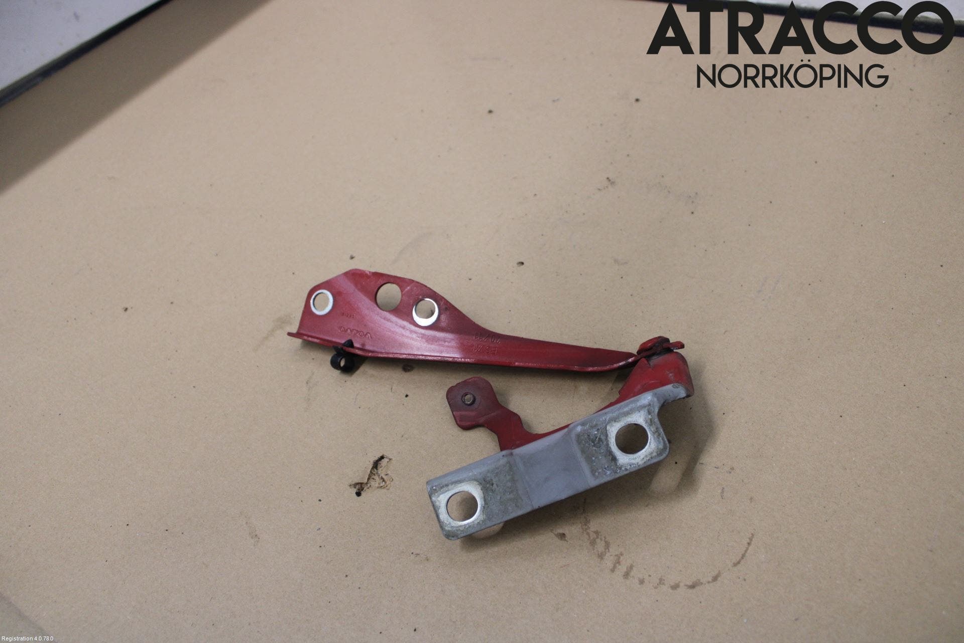 Volvo S40 08-12 Huvgångjärn