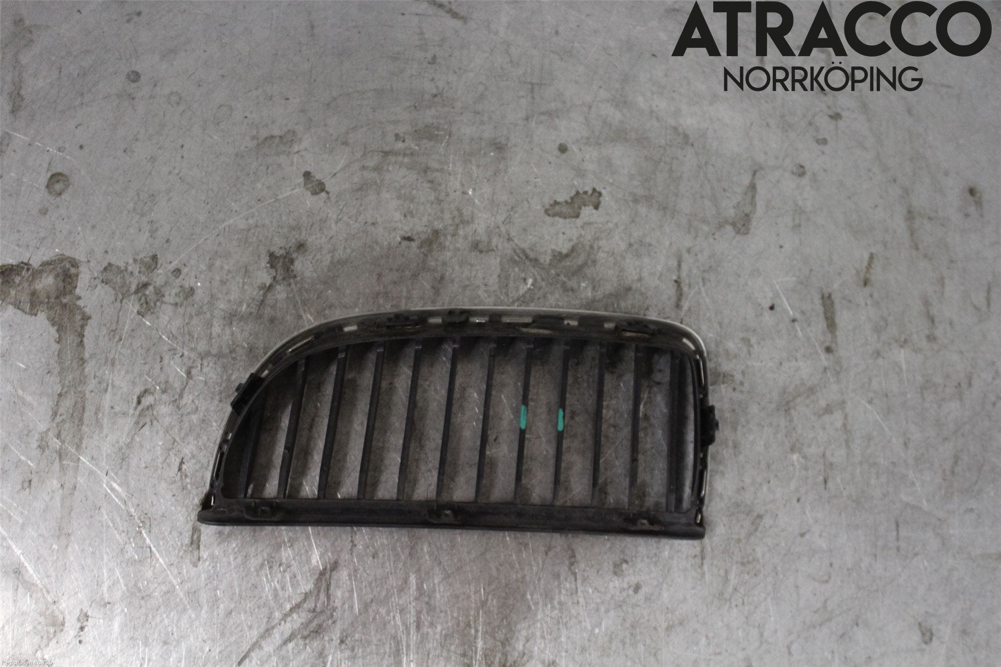 BMW 3 E90/91 SED/TOU 05-12 Grilldel Höger