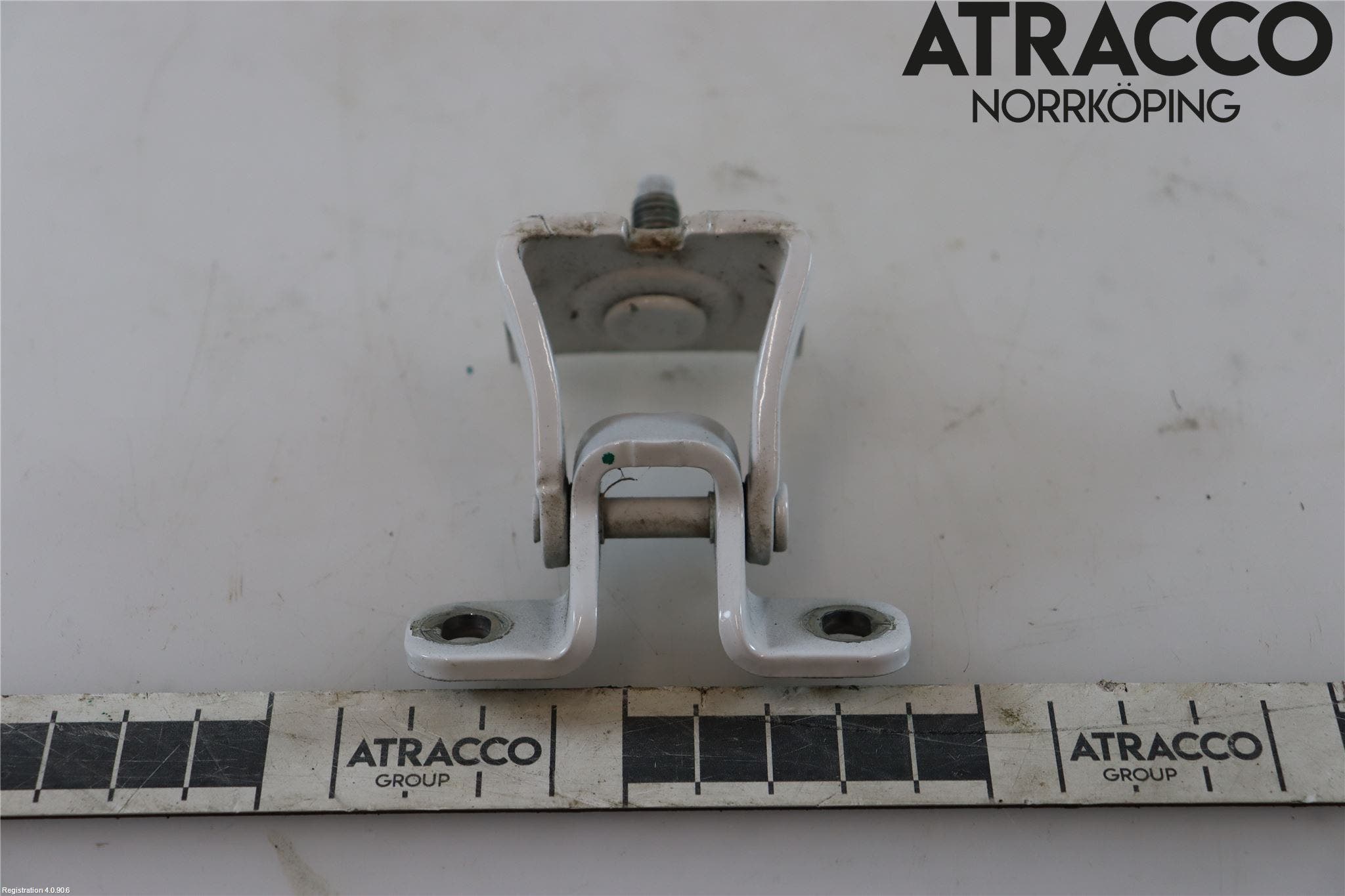 Skoda RAPID Bakluckegångjärn Vä