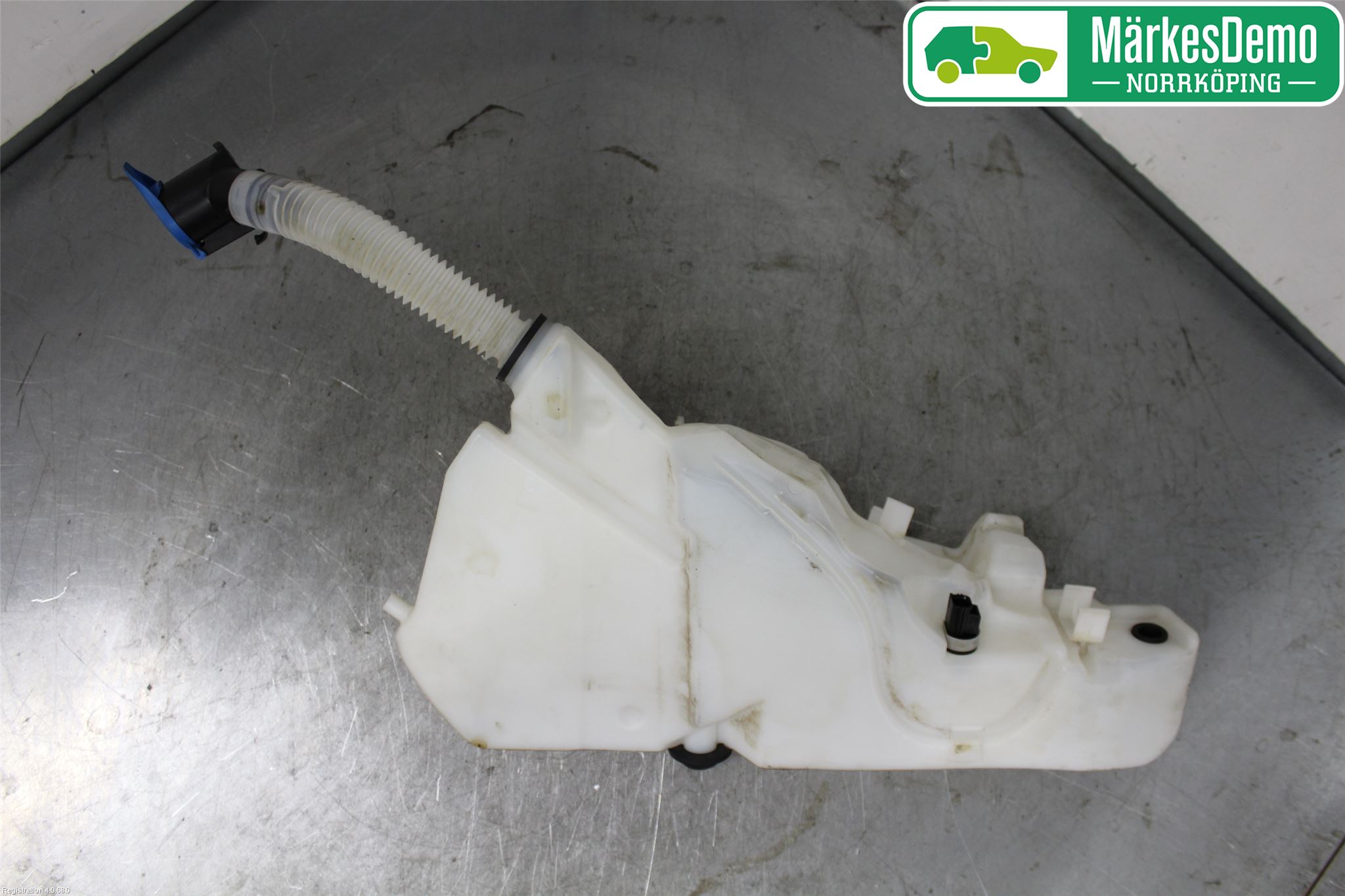 Jaguar F-PACE Spolartank Vindruta