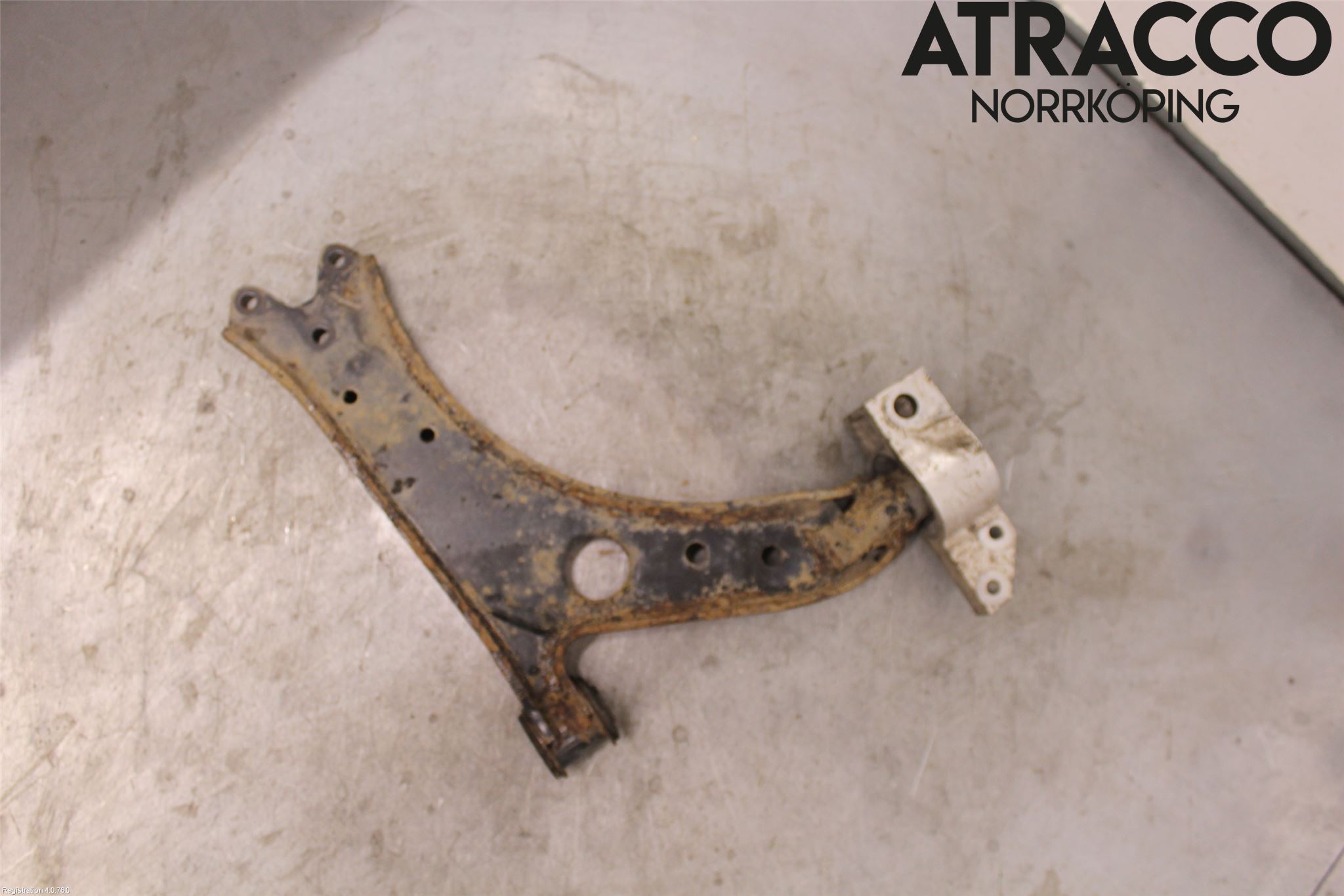 Volkswagen VW CADDY      04-10 Bärarm Fram Undre Hö