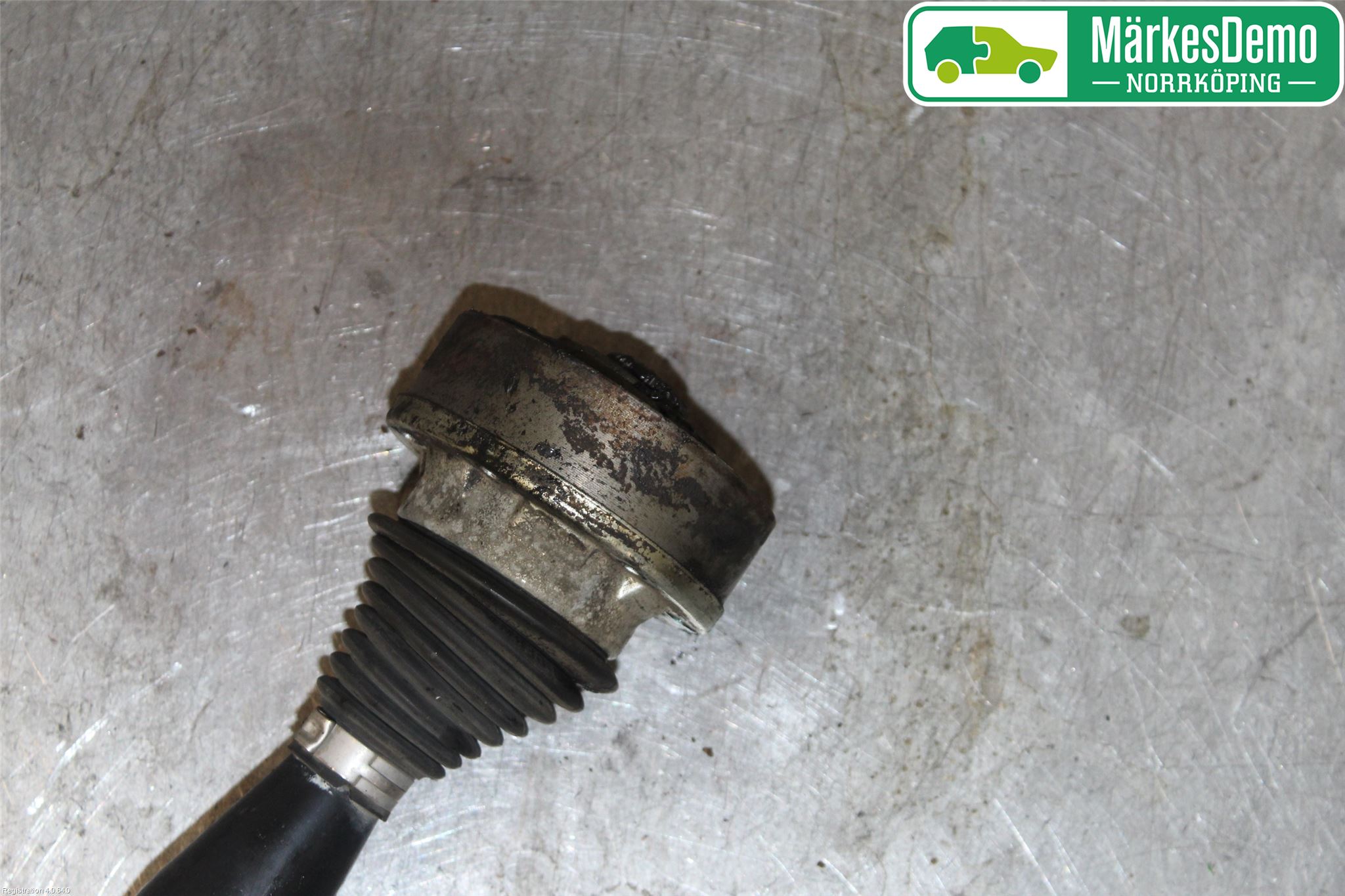 Volkswagen VW POLO 10-17 Drivaxel Fram Höger