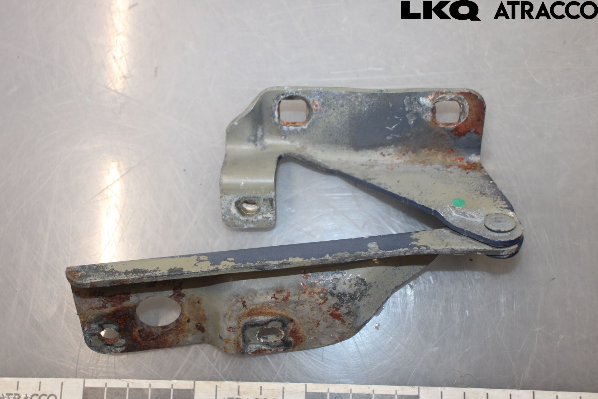 Nissan ALMERA    00-06 Huvgångjärn