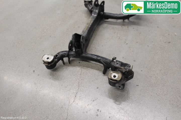 Audi A4/S4 B9 16-19 Bakaxelbalk