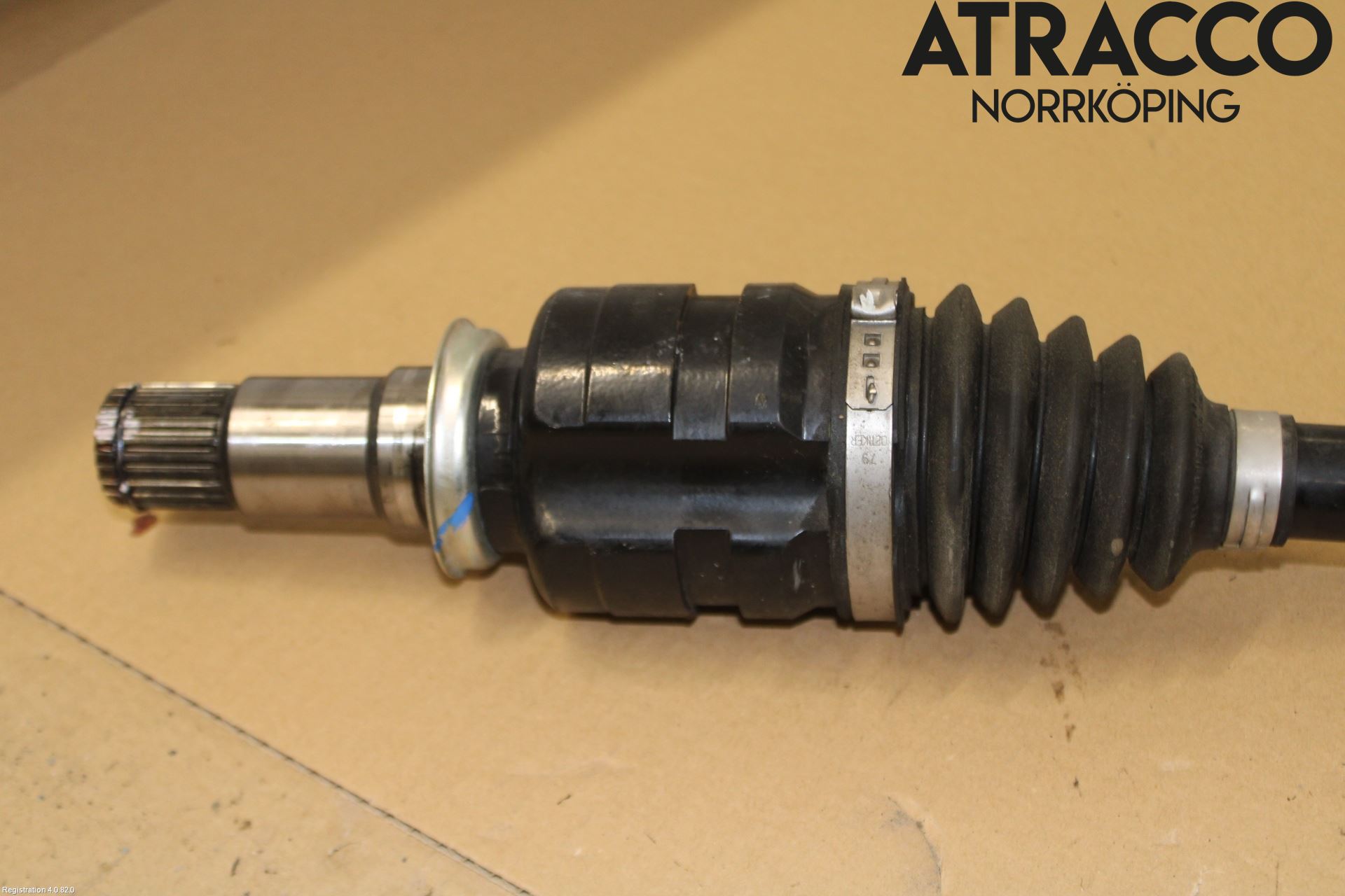Toyota C-HR 16-23 Drivaxel Fram Höger