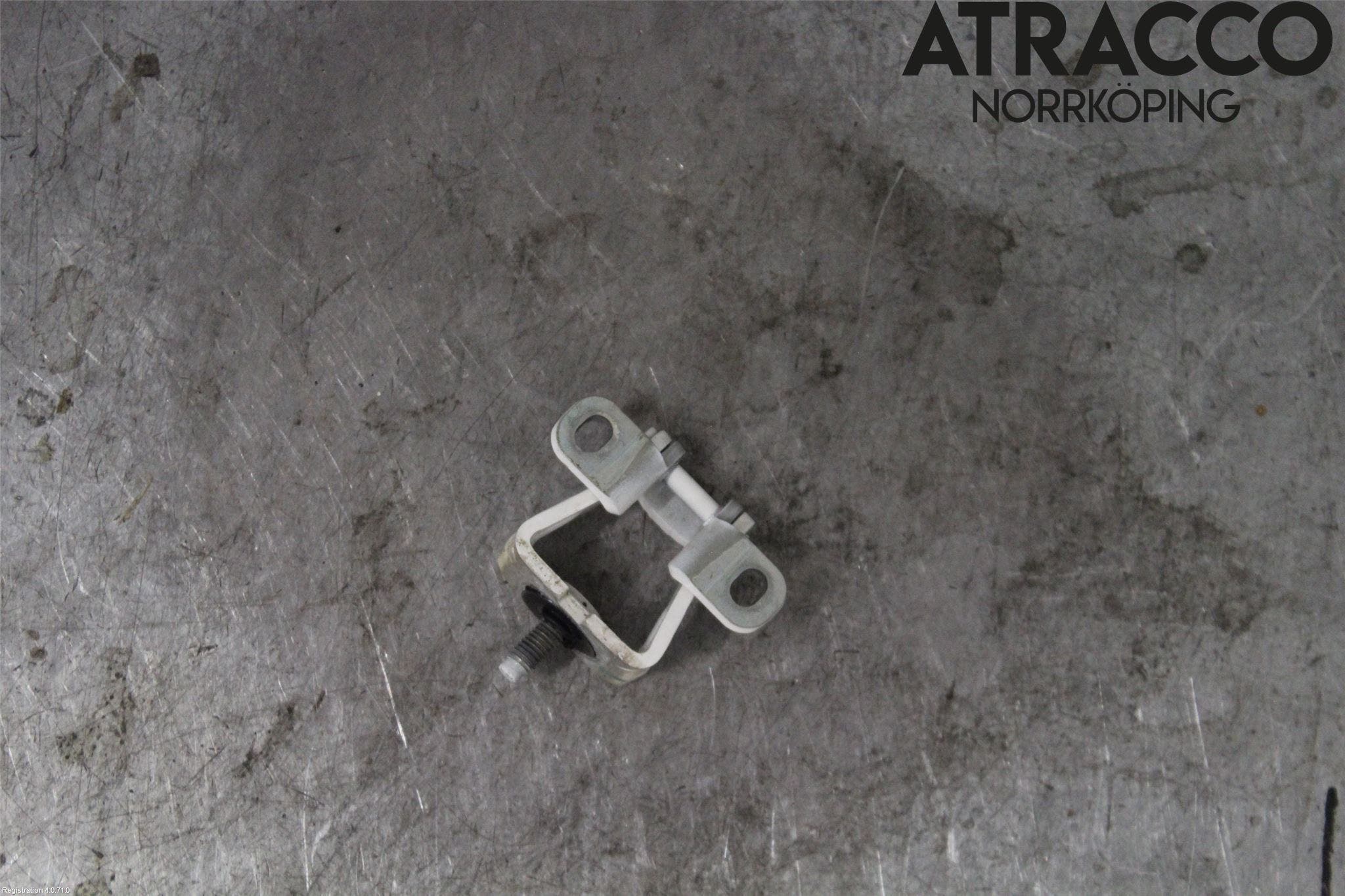 Audi A1 19- Bakluckegångjärn Hö