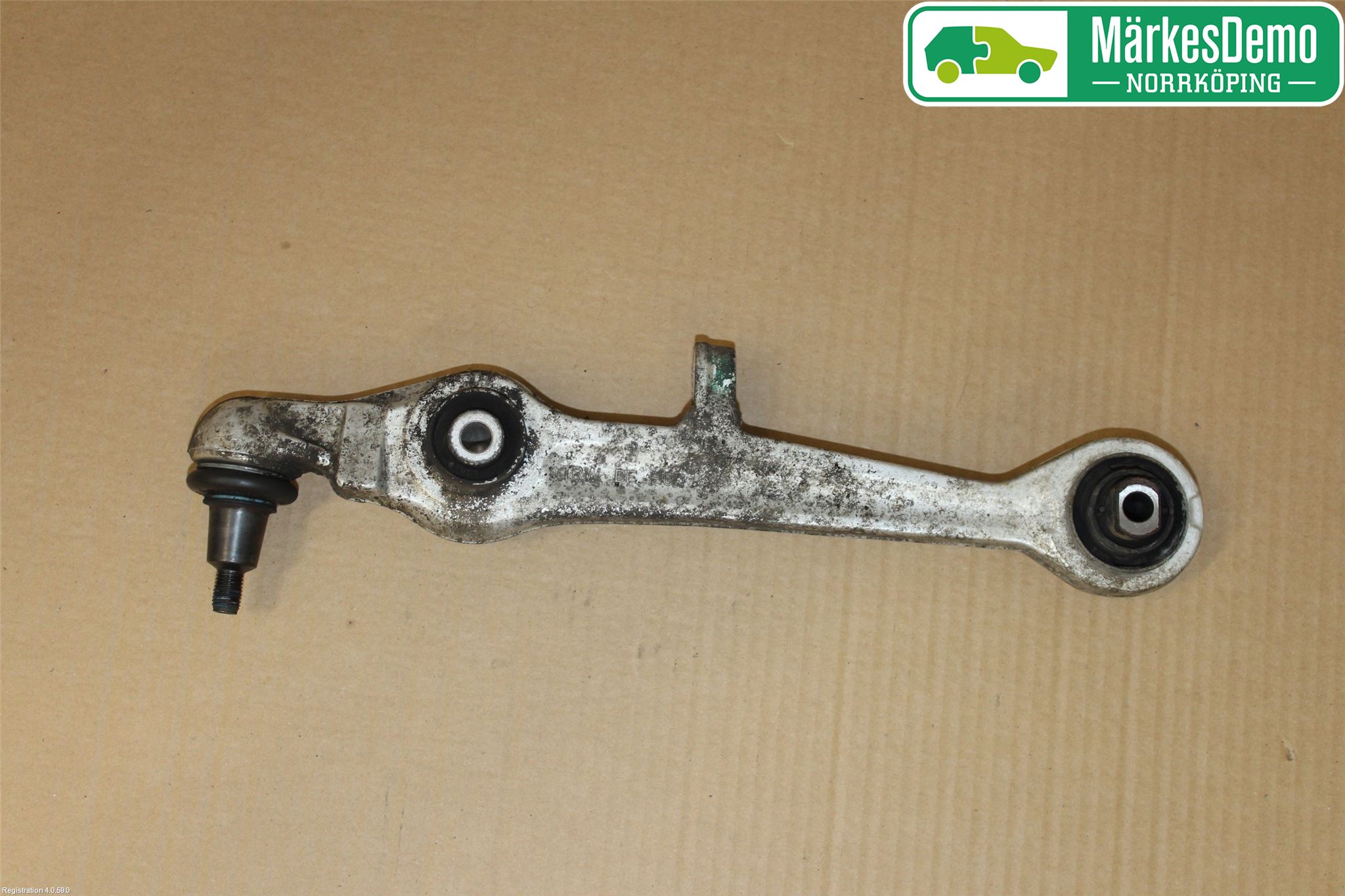 Volkswagen VW PASSAT 97-00 Bärarm Fram Undre Hö