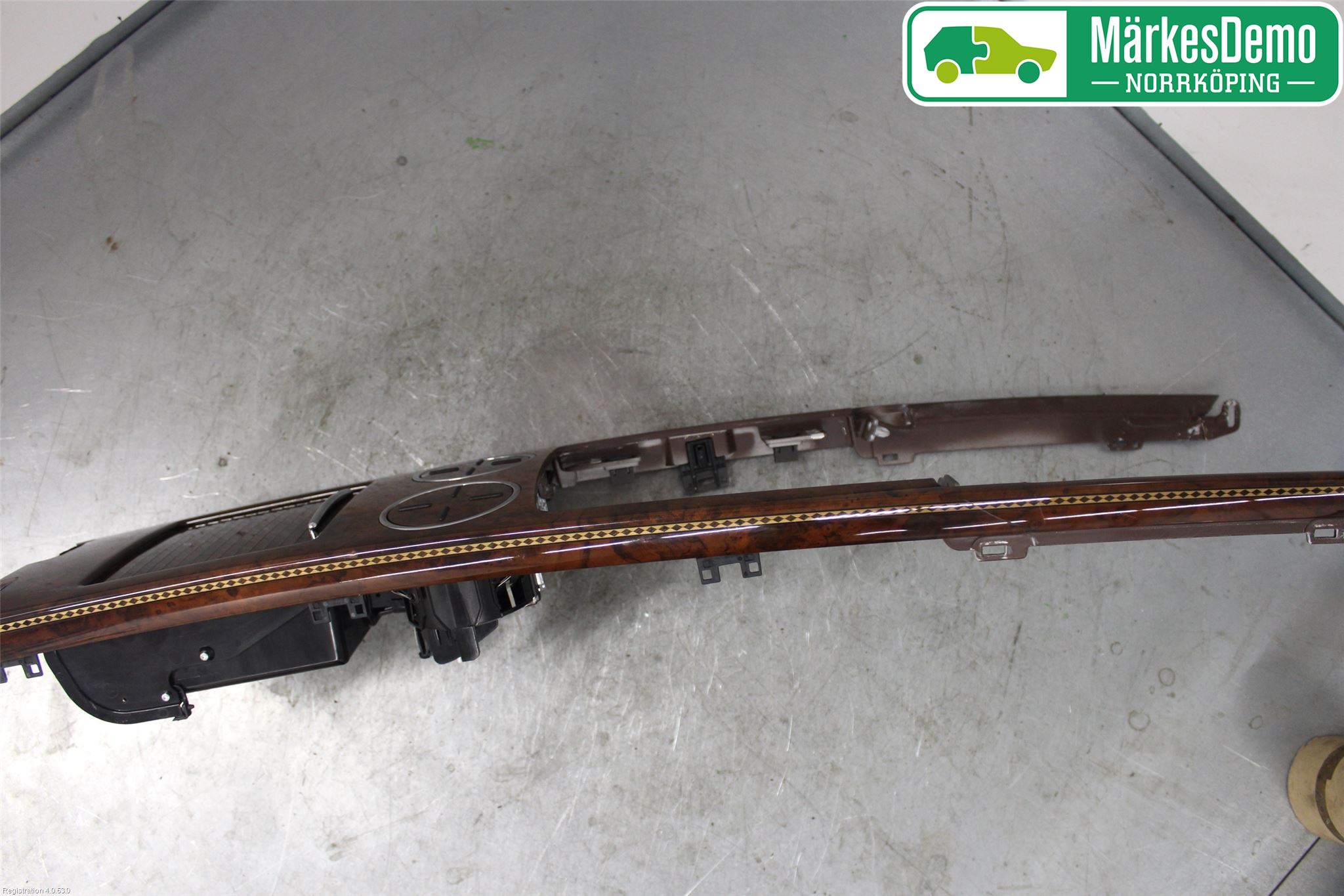 Volkswagen VW PHAETON Instrumentkonsoll Mitt