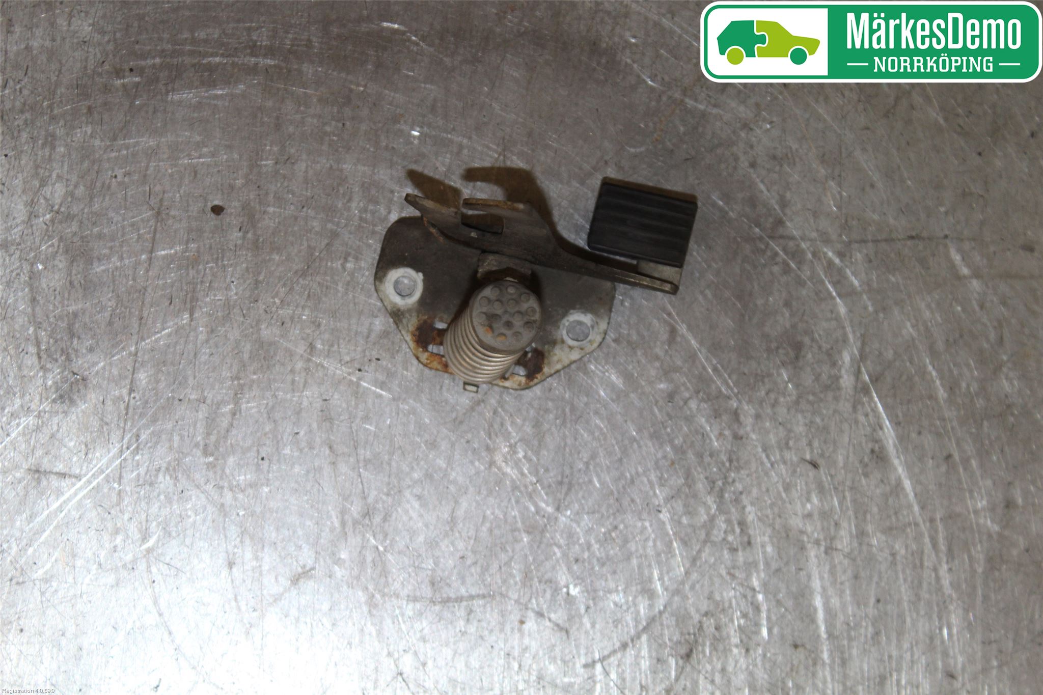 Volvo XC70 01-04 Huv Spärr