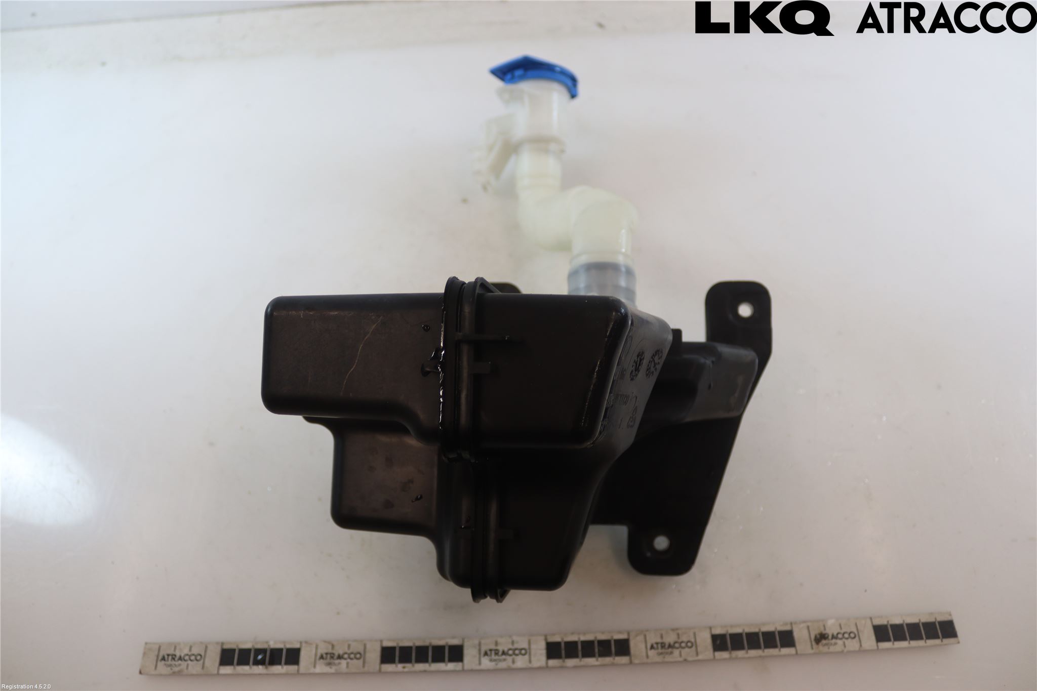Volkswagen VW JETTA VI 11- Spolartank Vindruta